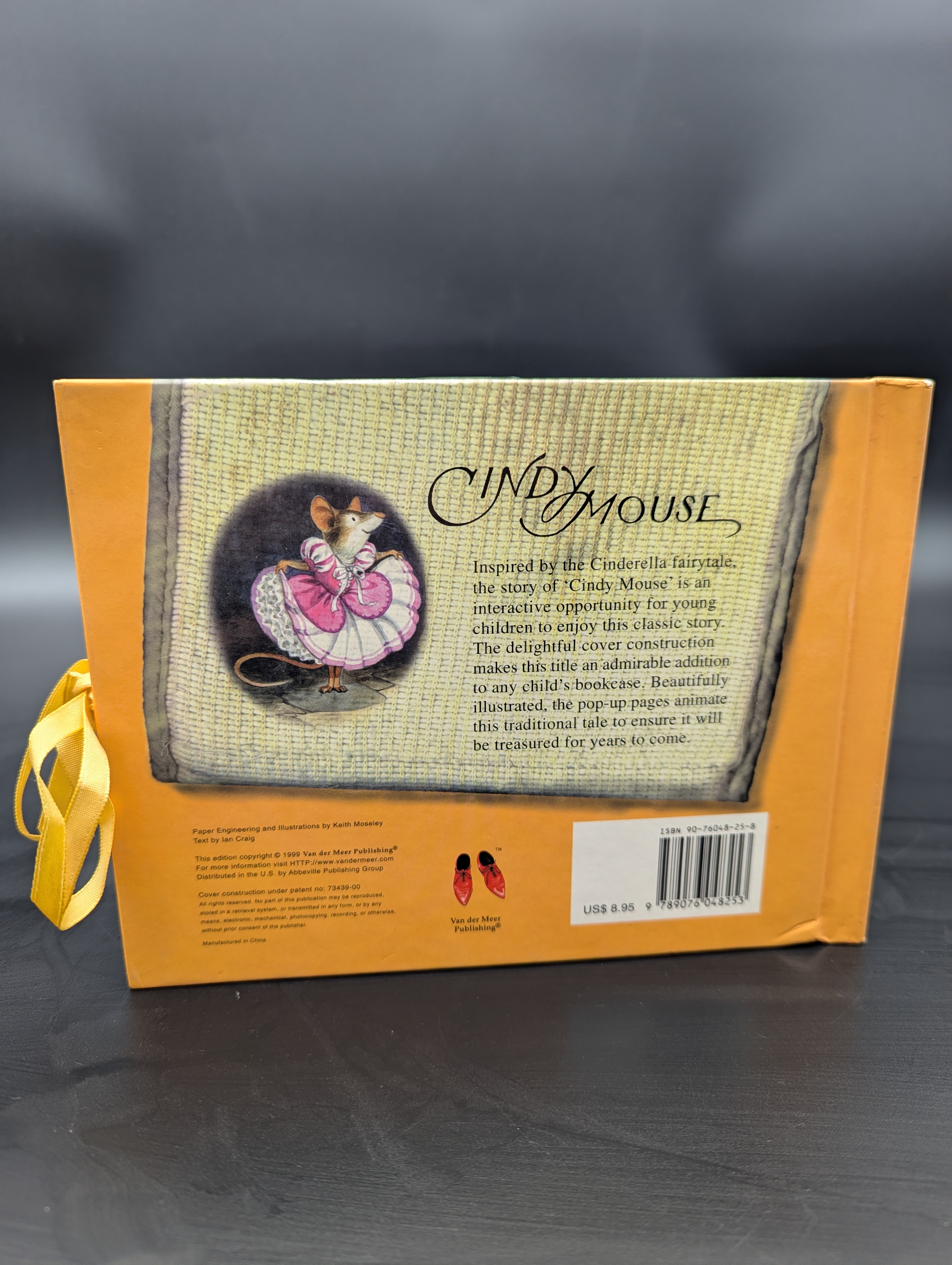 CindyMouse Pop-Up Book by Keith Moseley, 1999 — Lot 050, photograph 3
