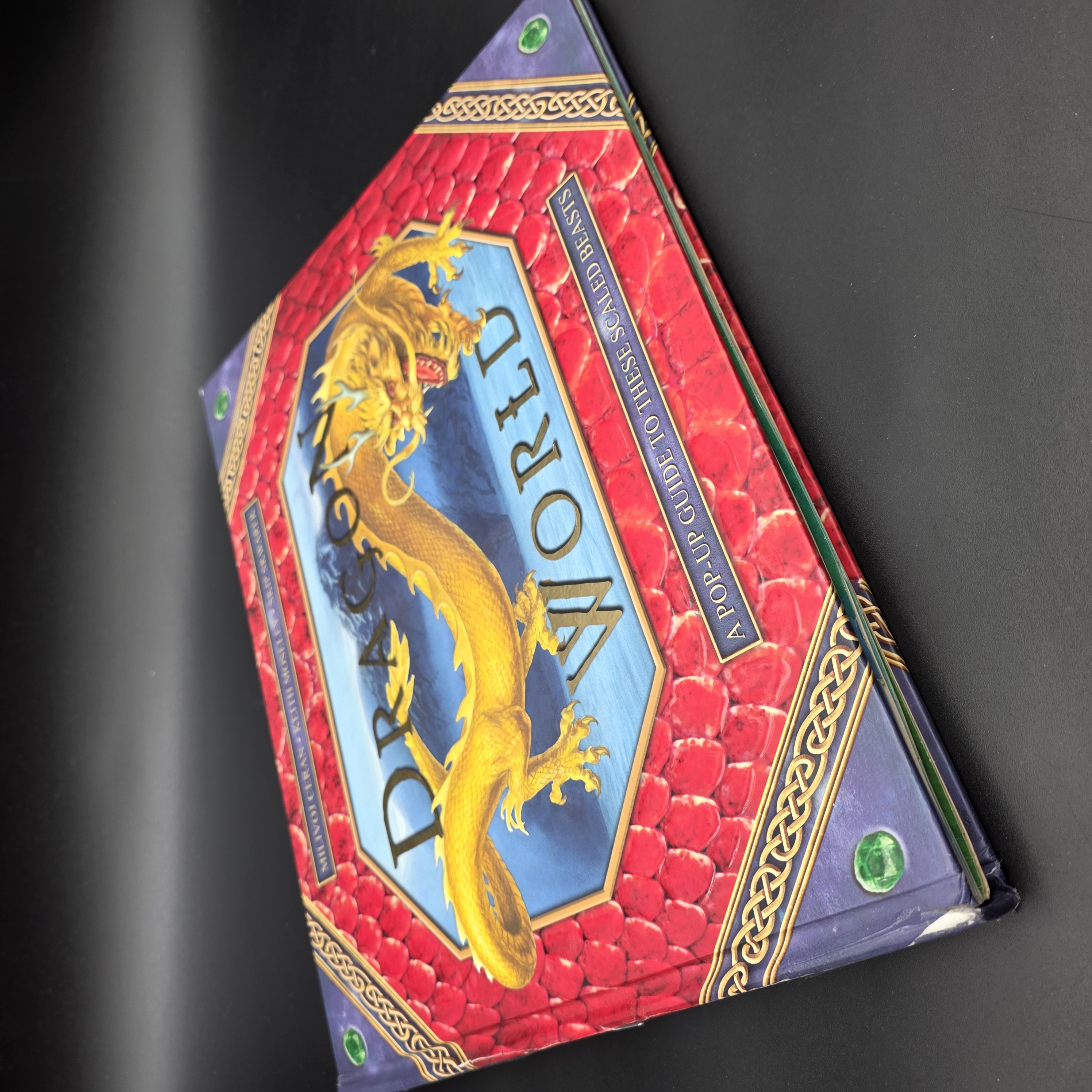 Dragon World - A Pop-up Guide to These Scaled Beasts by Five Mile Press Staff, M — Lot 042, photograph 2