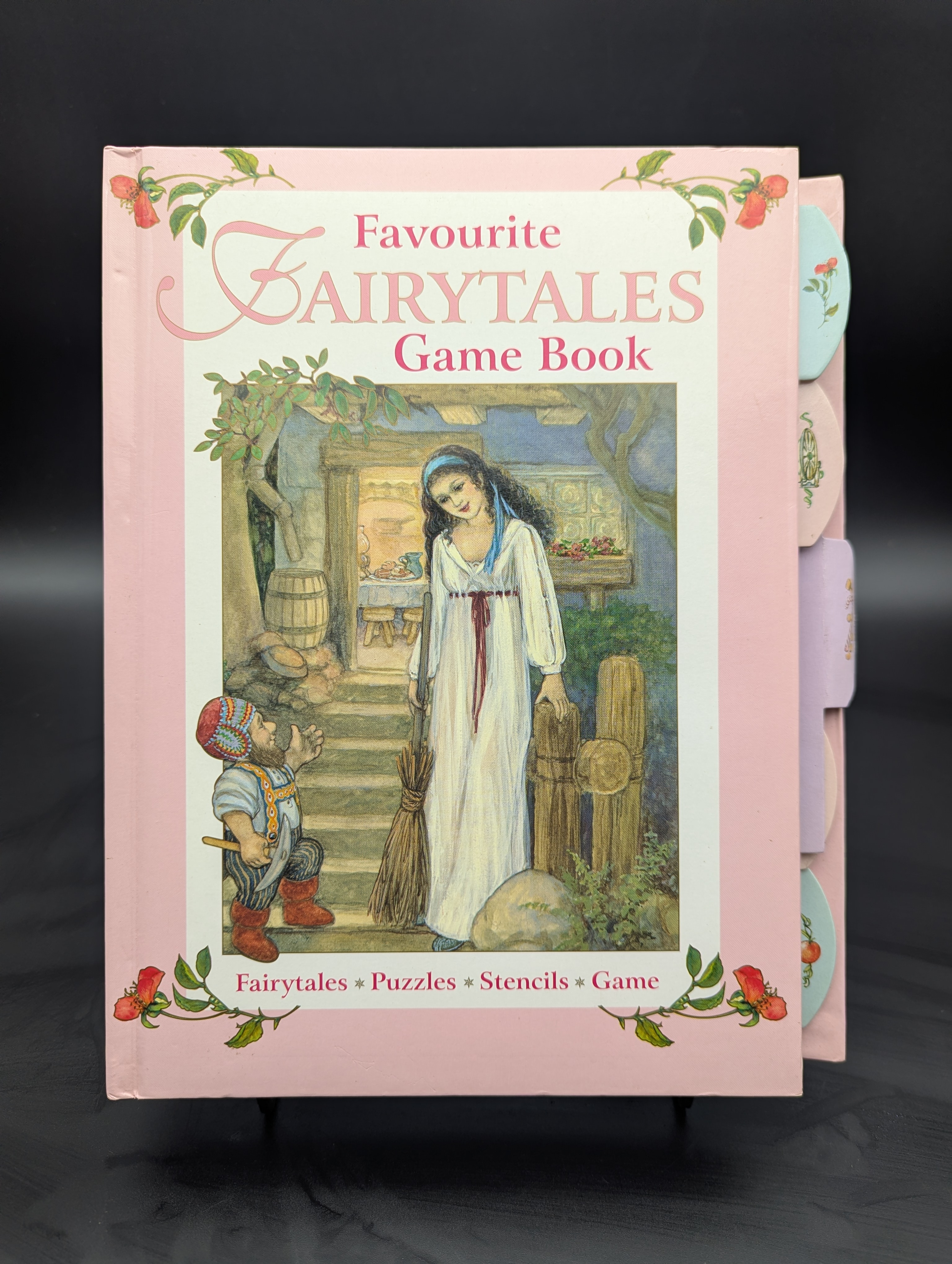Favourite Fairytales Game Book — Lot 051, photograph 1