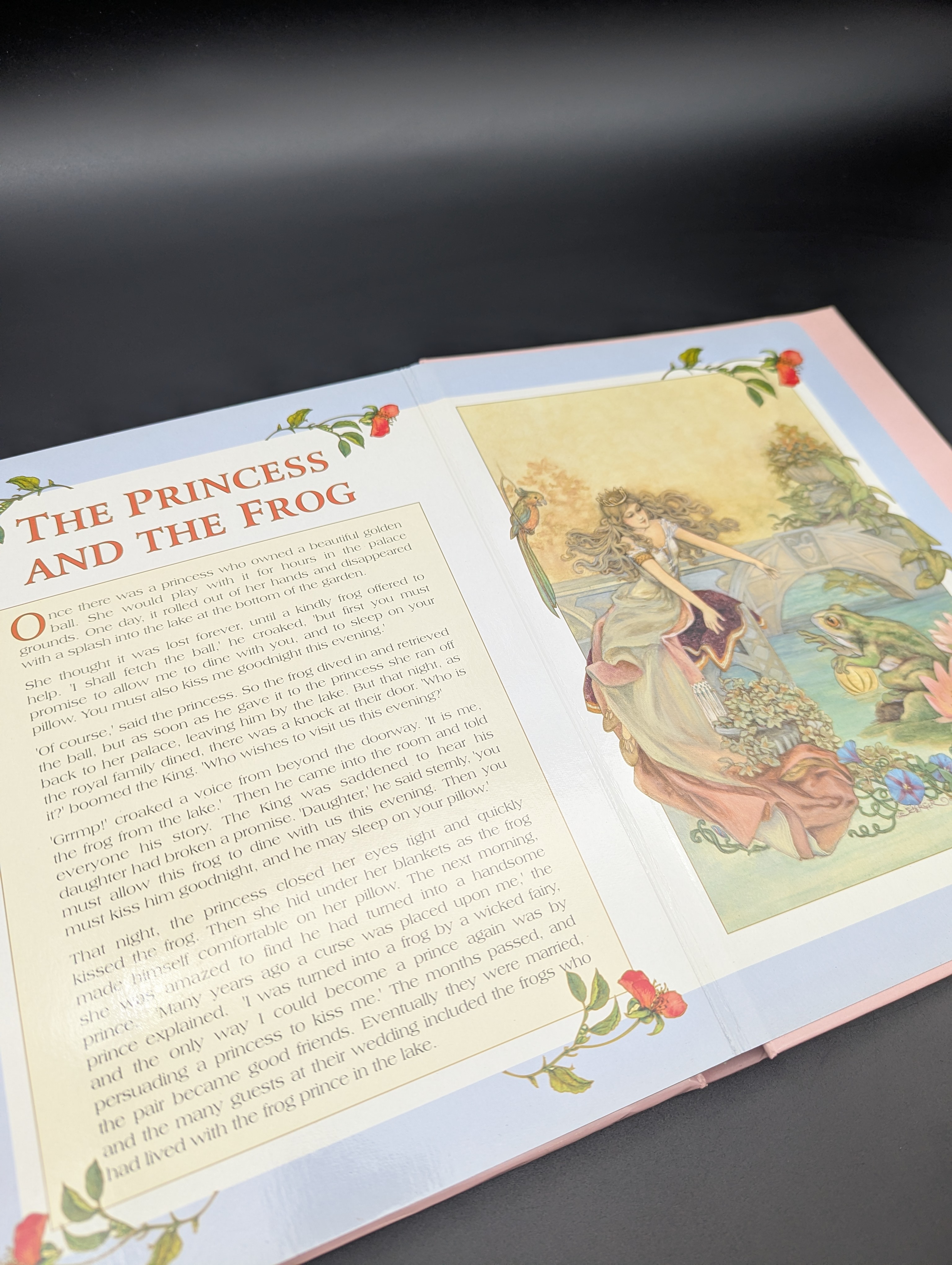 Favourite Fairytales Game Book — Lot 051, photograph 6