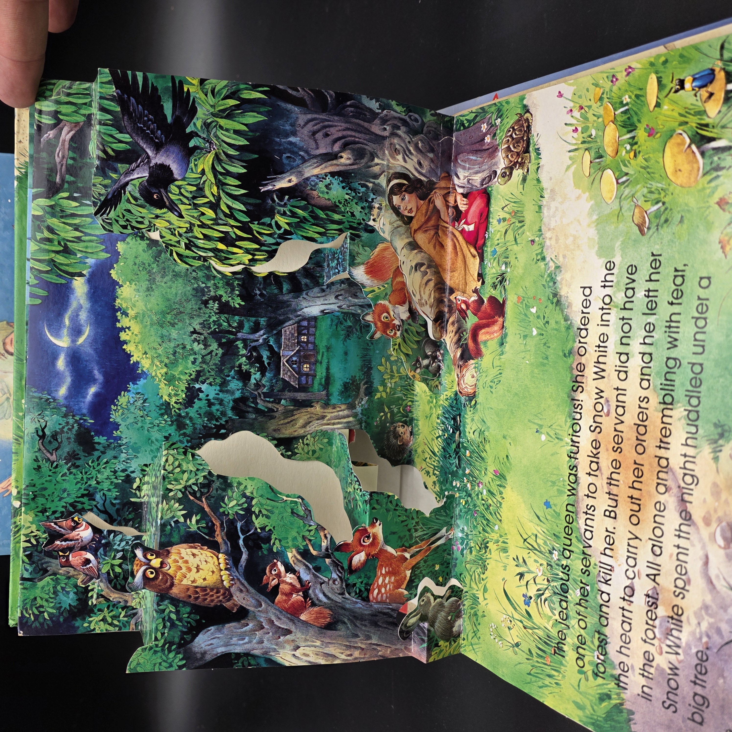 Lot of Three Vintage Pop-Up Children's Books: Peter Pan, Snow White, and Sinbad — Lot 066, photograph 4