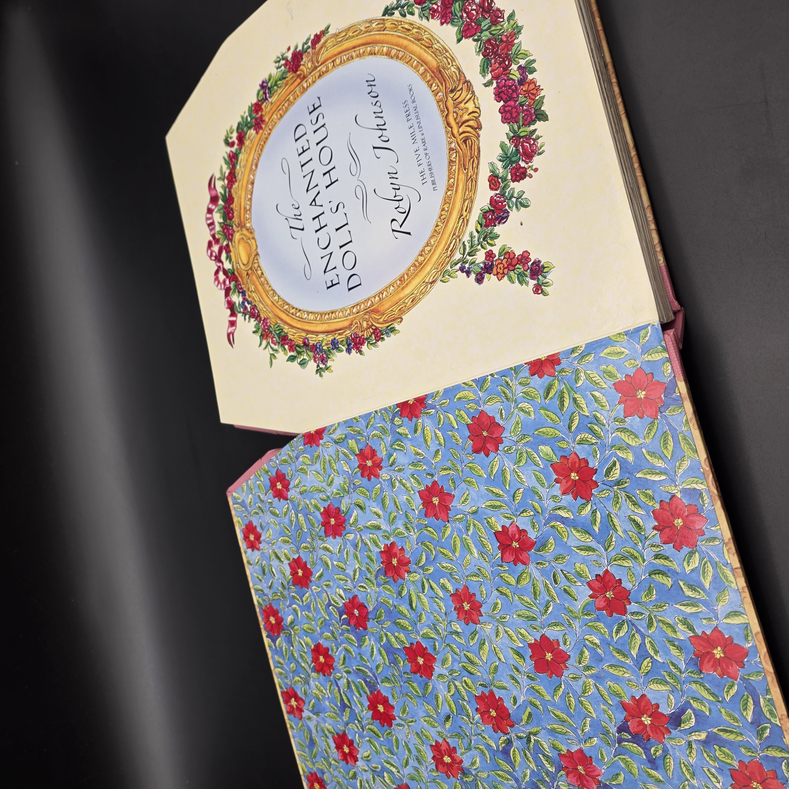 The Enchanted Dolls' House by Robyn Johnson (Hardcover, 2005) Paper Victorian — Lot 080, photograph 3