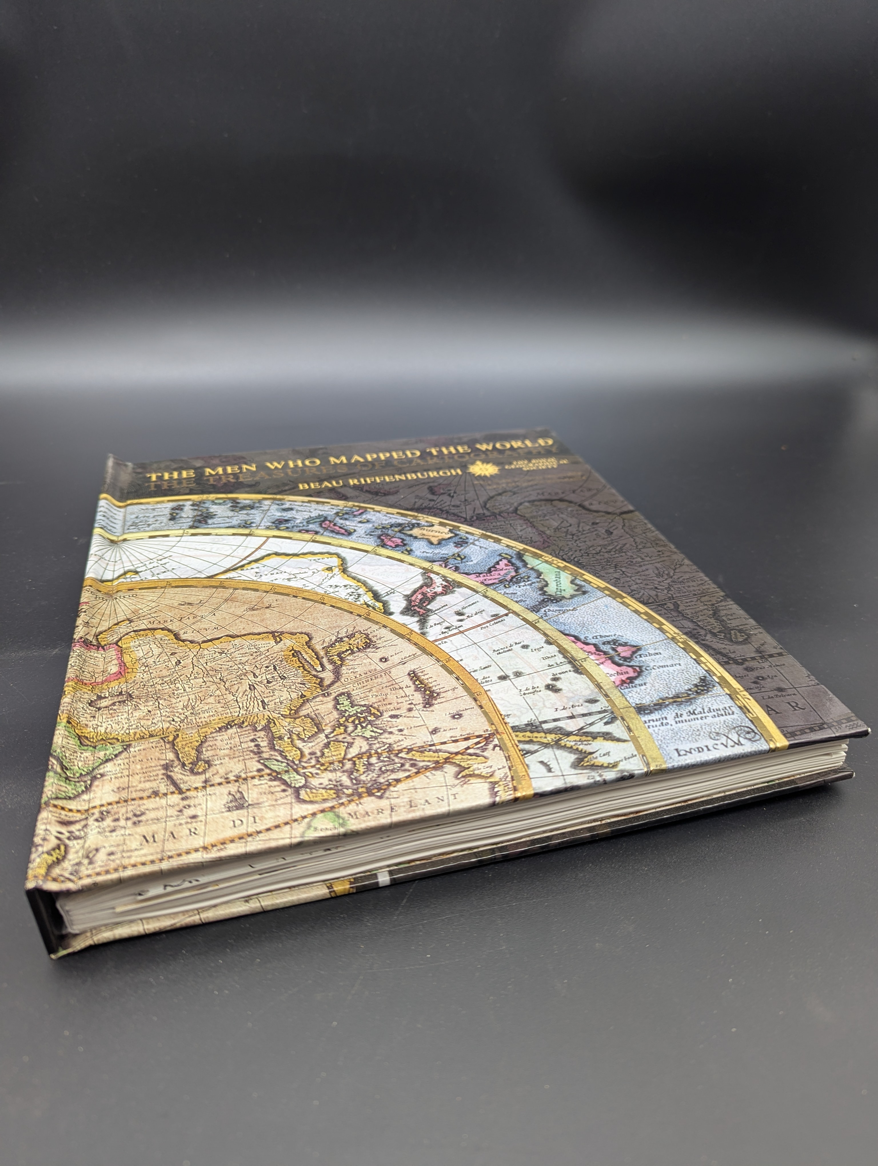 The Men who Mapped the World The Treasures of Cartography by Beau Riffenburgh (H — Lot 086, photograph 2