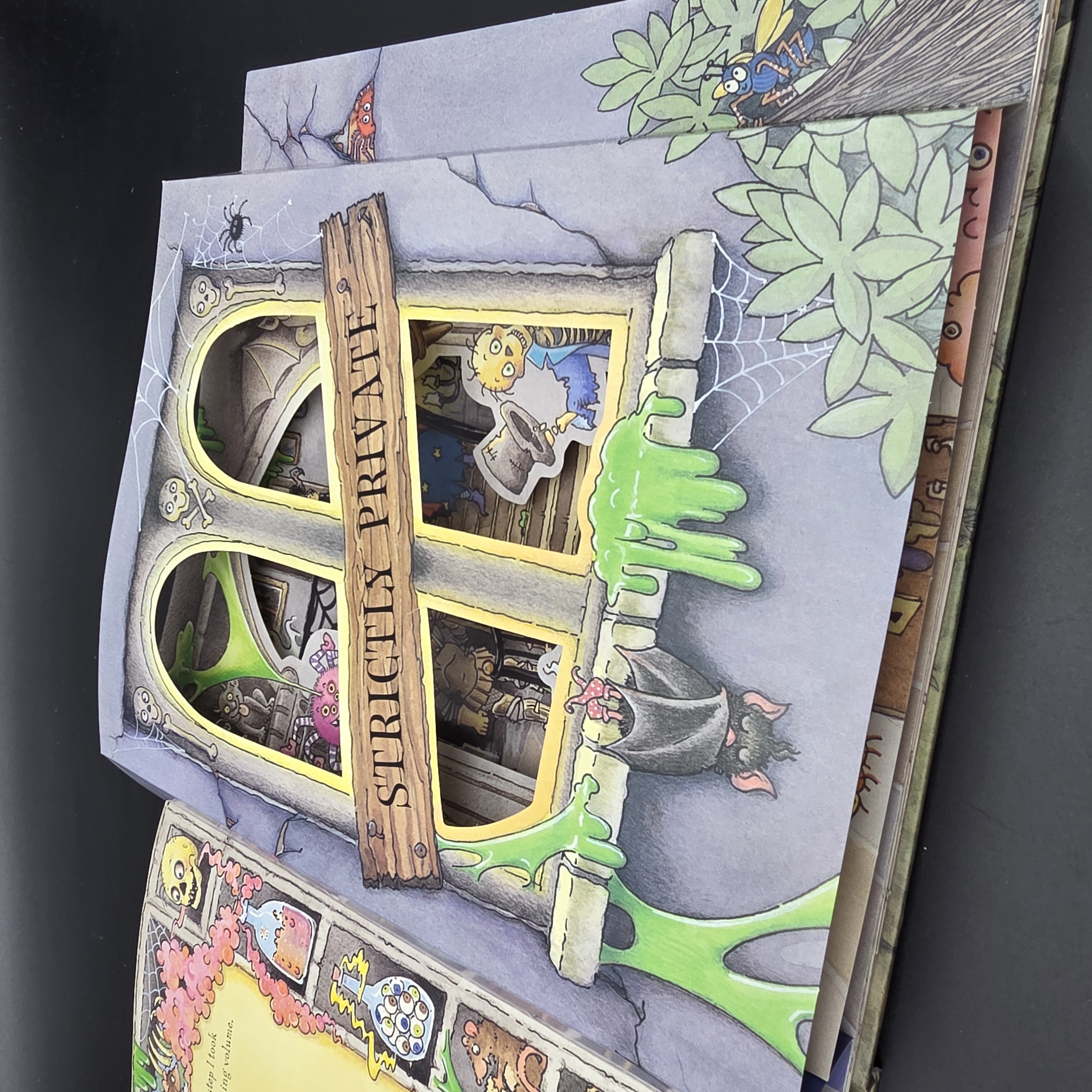 THE MOST HAUNTED HOUSE by Nicola Baxter (Hardcover, 2007) Kids Monster Illus — Lot 035, photograph 4