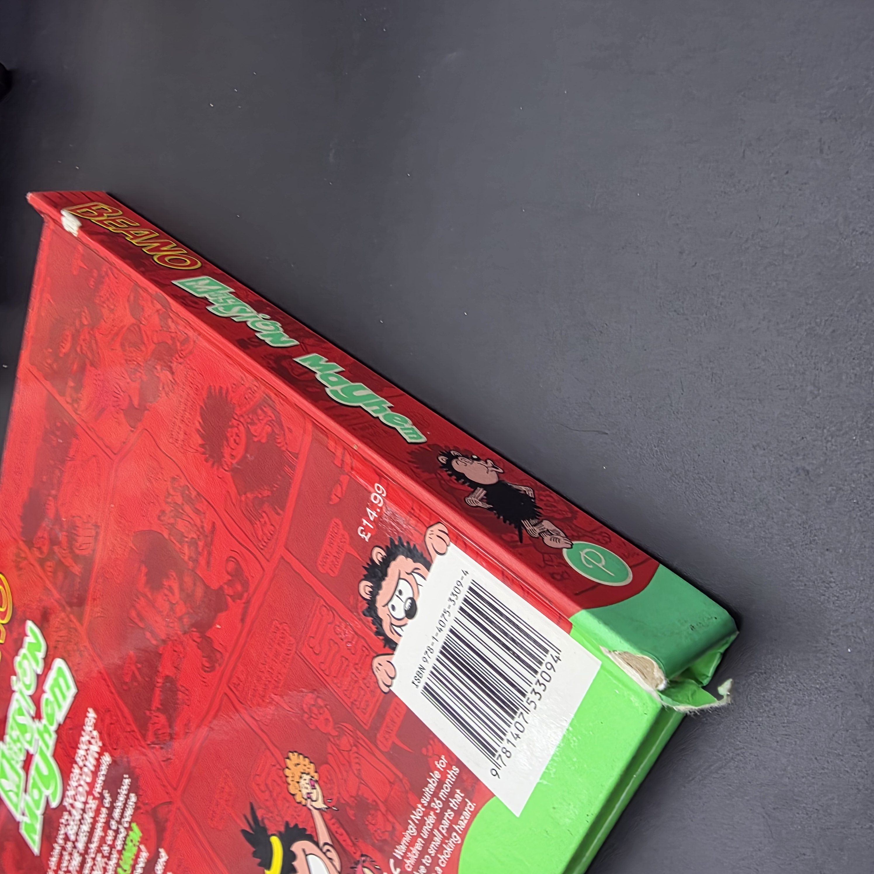 Lot of Three Children's Interactive & Pop-Up Books: Beano, Parrot, Knight — Lot 098, photograph 8