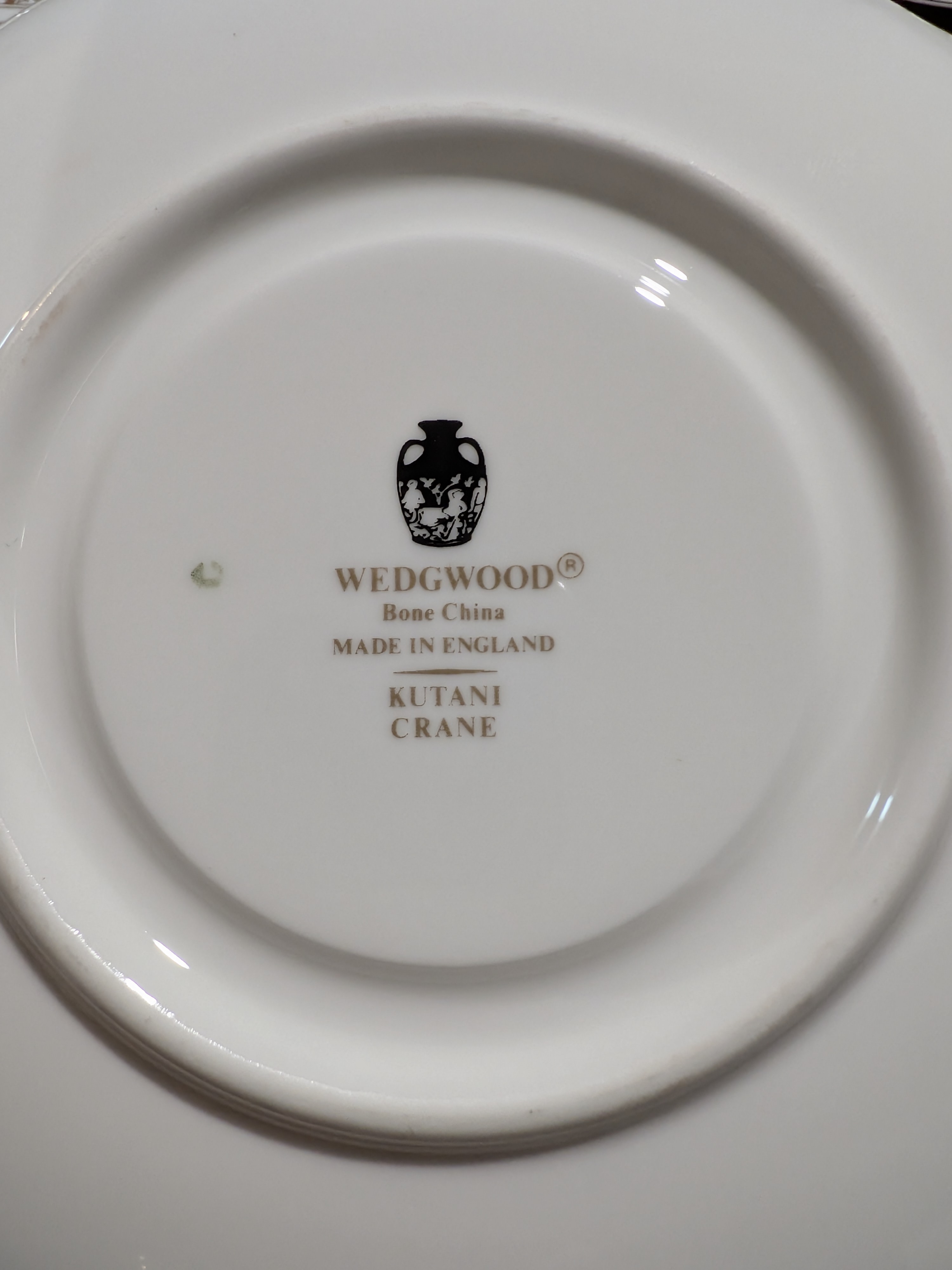 Wedgwood 'Kutani Crane' Bone China Dinner and Tea Service for eight, Made in England — Lot 069, photograph 6