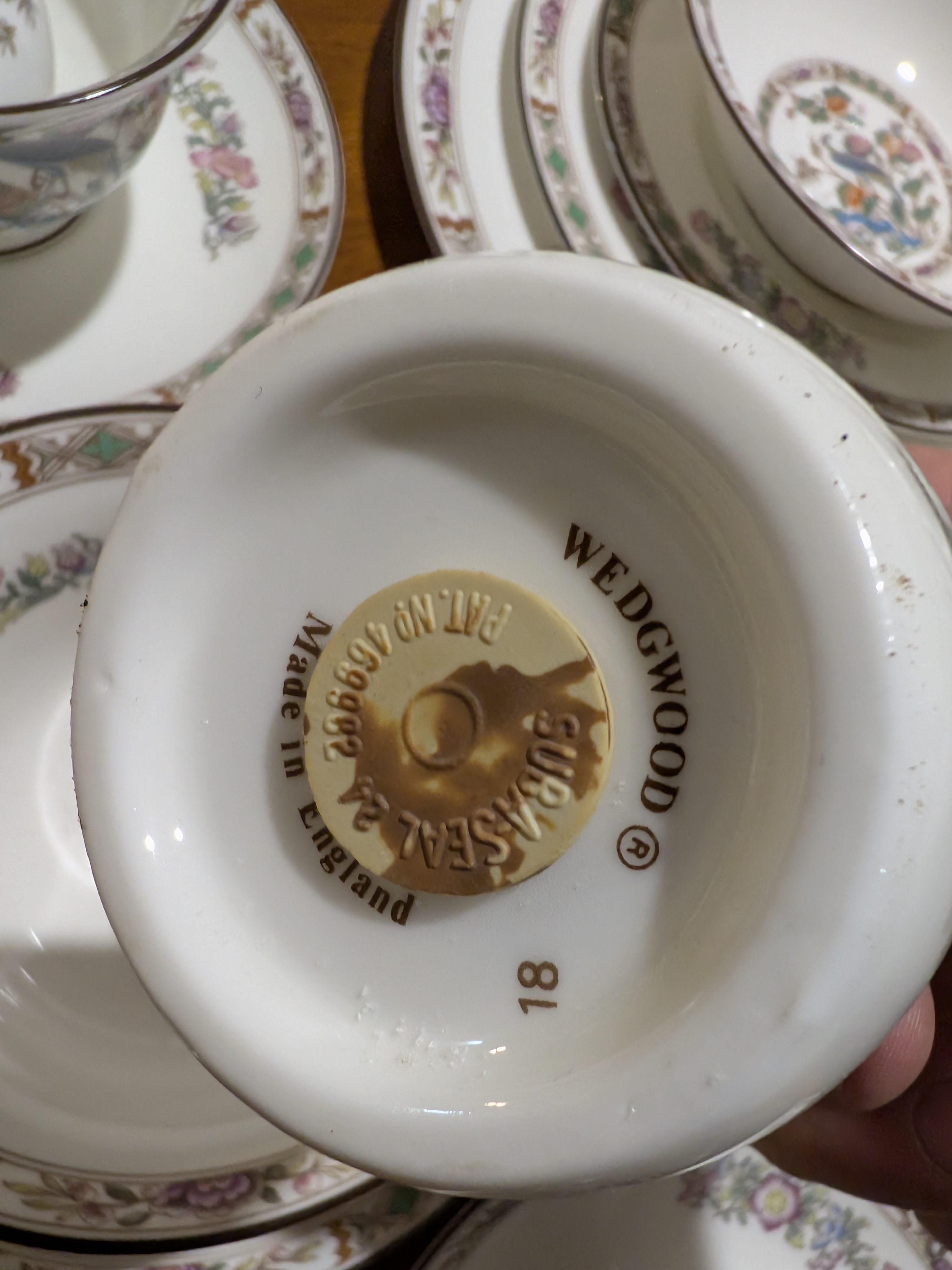 Wedgwood 'Kutani Crane' Bone China Dinner and Tea Service for eight, Made in England — Lot 069, photograph 8