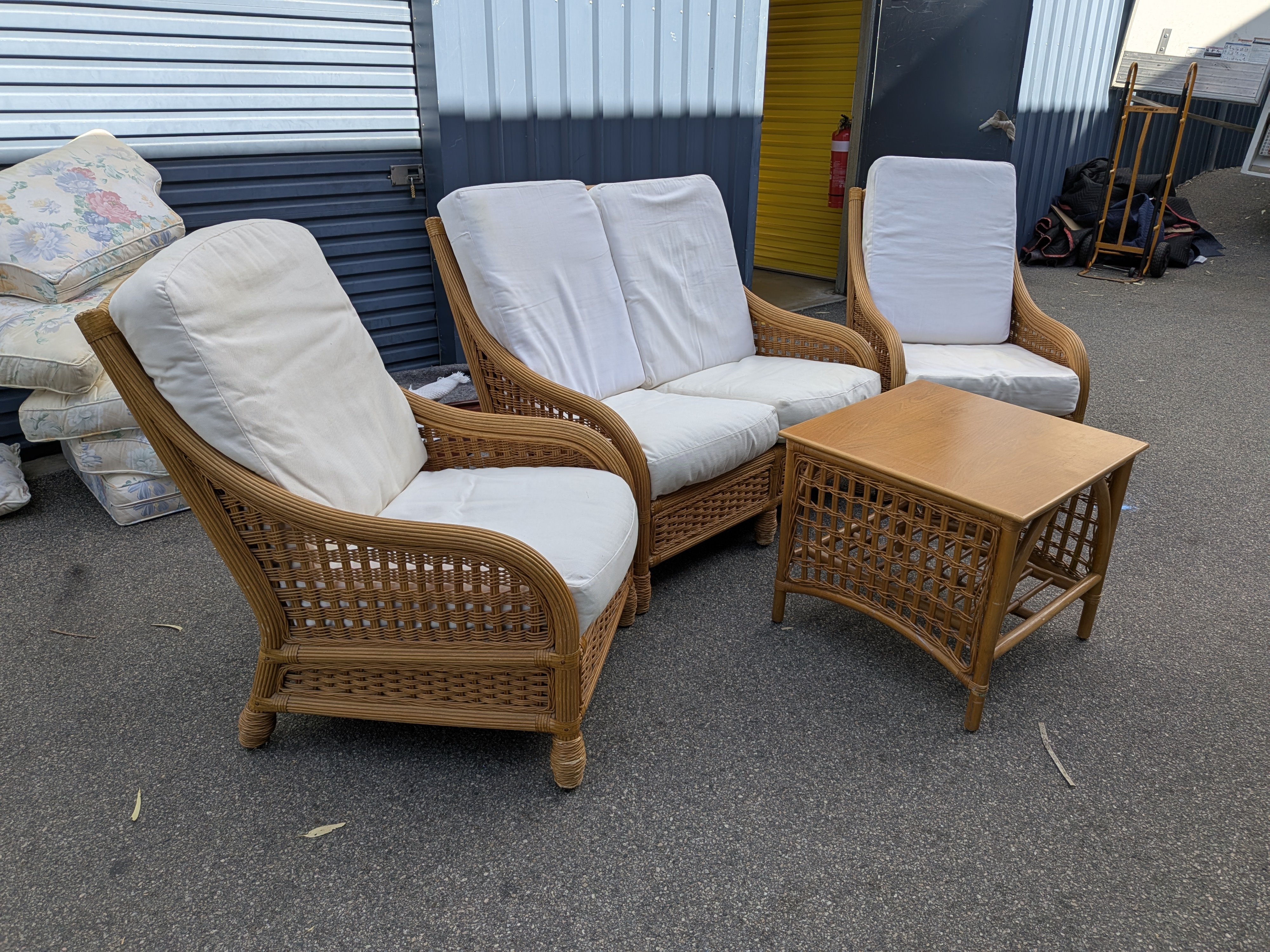 Vintage Rattan and Wicker Outdoor Furniture Set with Cushions — Lot 001, photograph 3