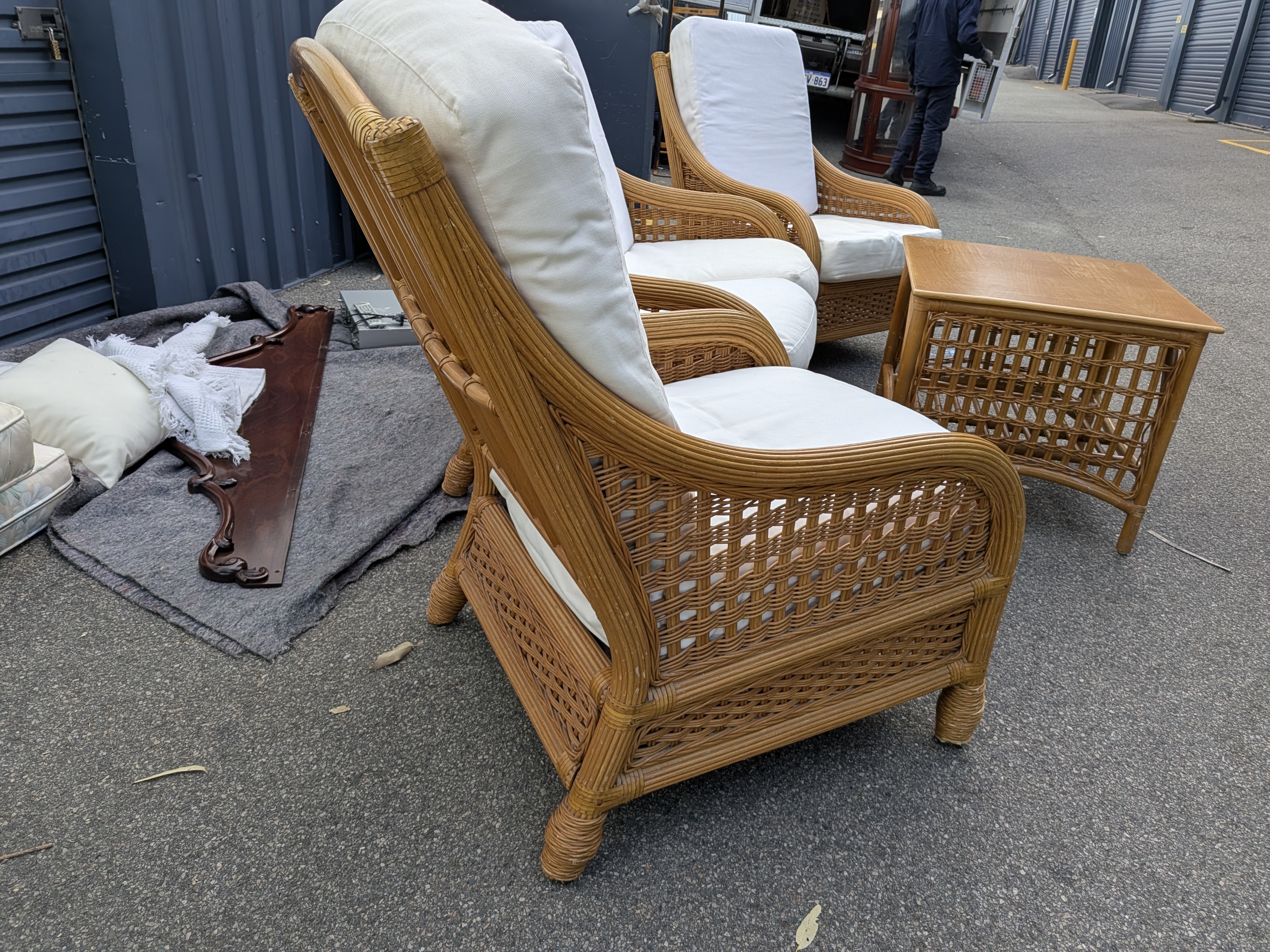 Vintage Rattan and Wicker Outdoor Furniture Set with Cushions — Lot 001, photograph 4
