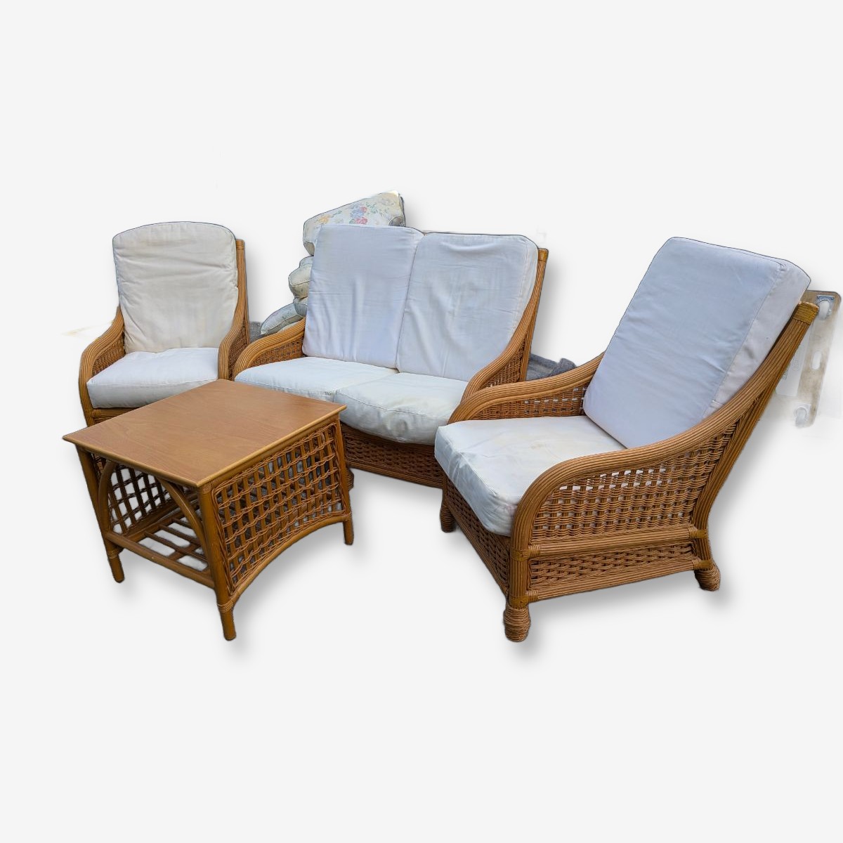 Vintage Rattan and Wicker Outdoor Furniture Set with Cushions — Lot 001, photograph 2