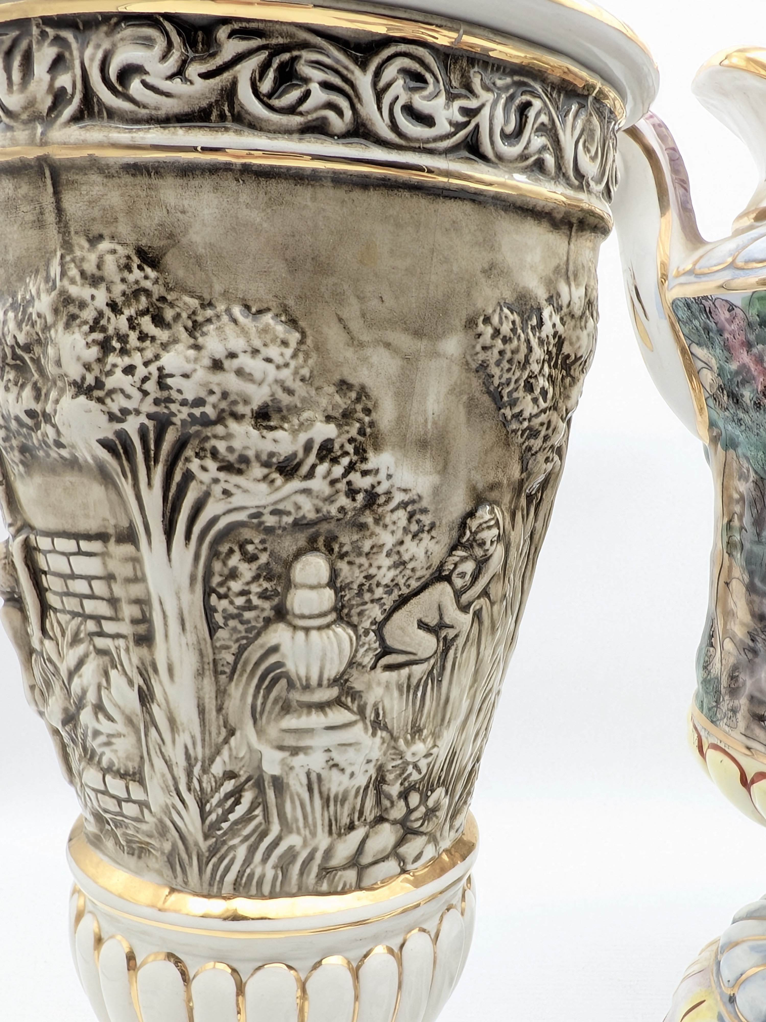 Collection of Three Decorative Ceramic Urns with Catalogue — Lot 049, photograph 6