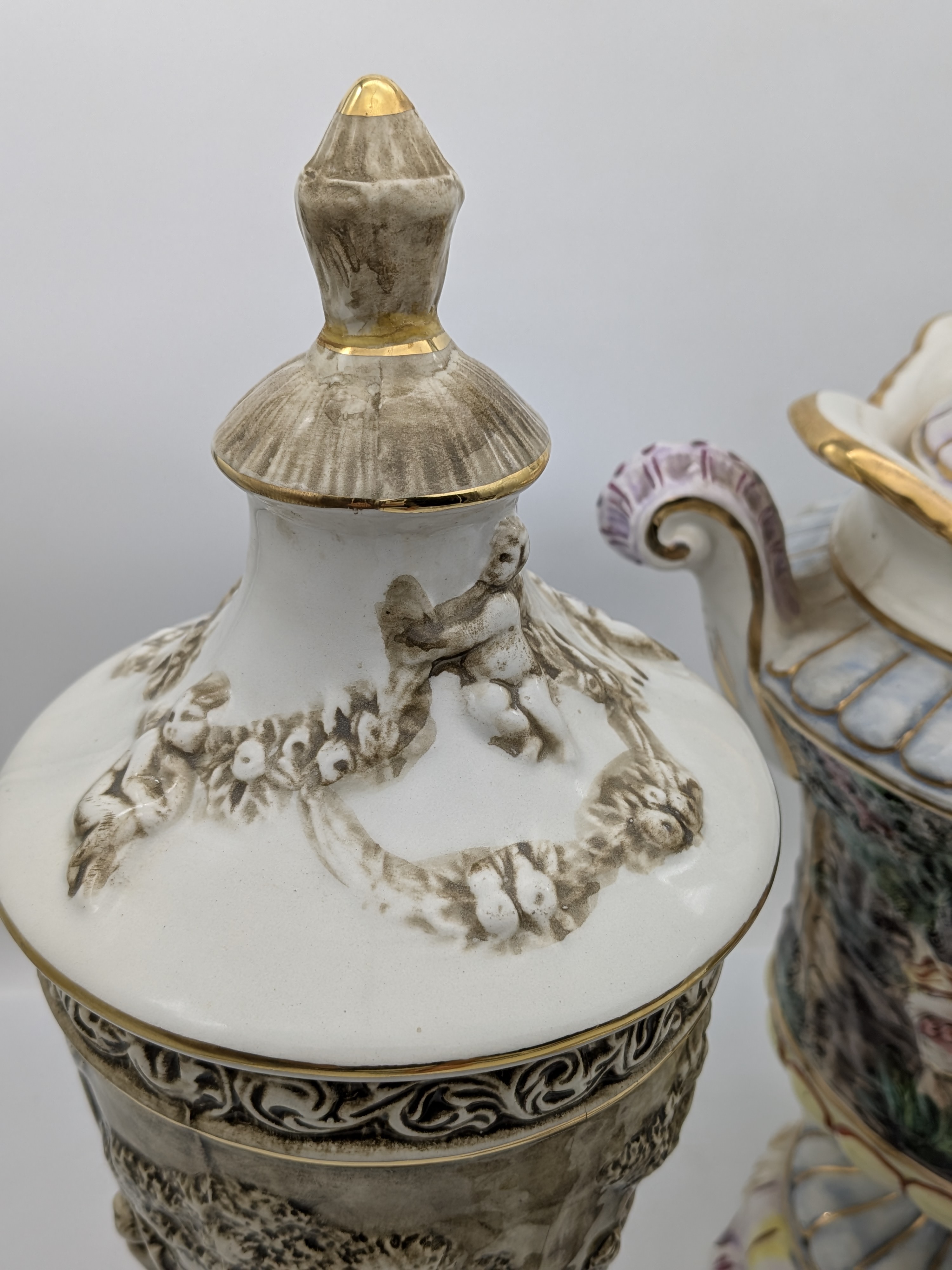 Collection of Three Decorative Ceramic Urns with Catalogue — Lot 049, photograph 8
