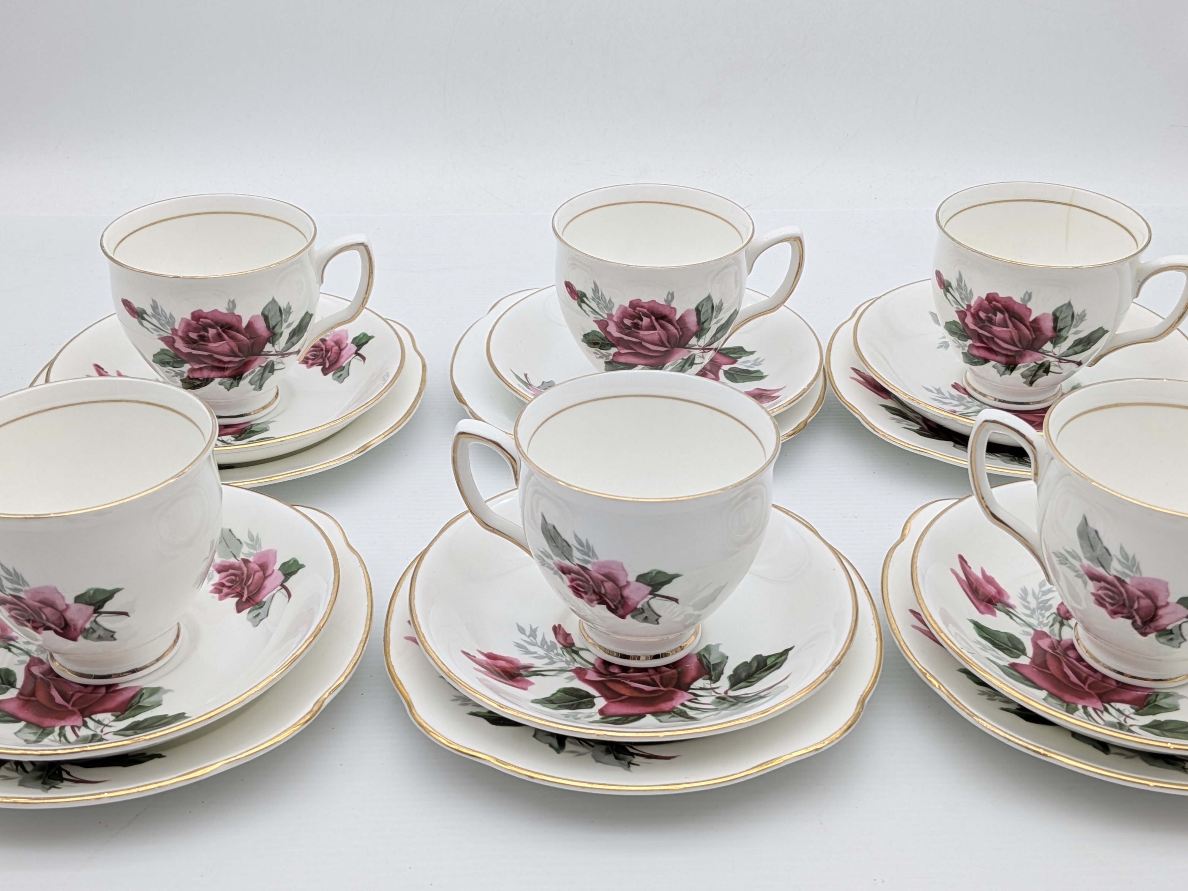 Vintage Duchess Bone China Rose Pattern 18-Piece Tea Set — Lot 062