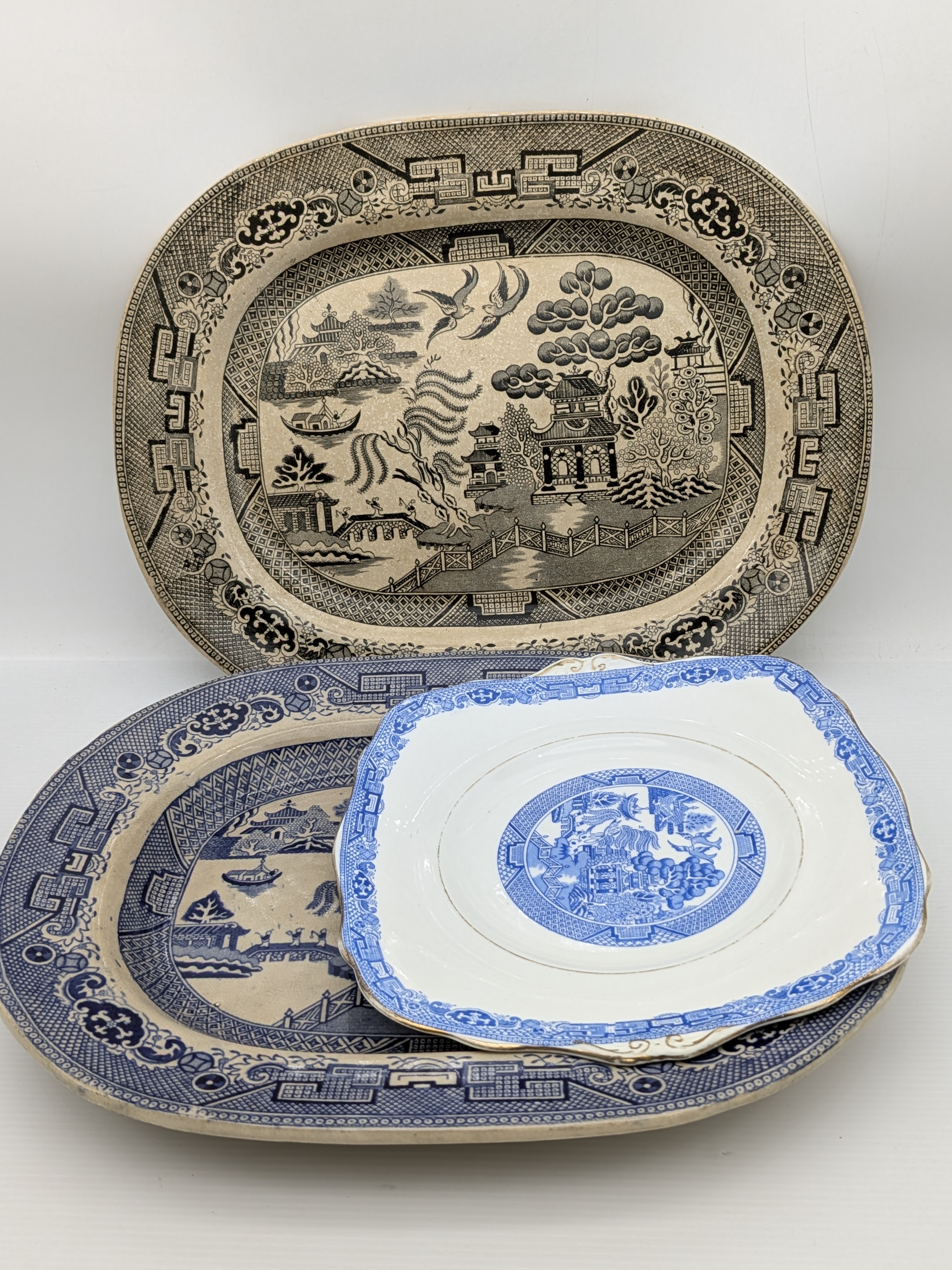 Lot of Three English Willow Pattern Ceramic Platters and Plate — Lot 052