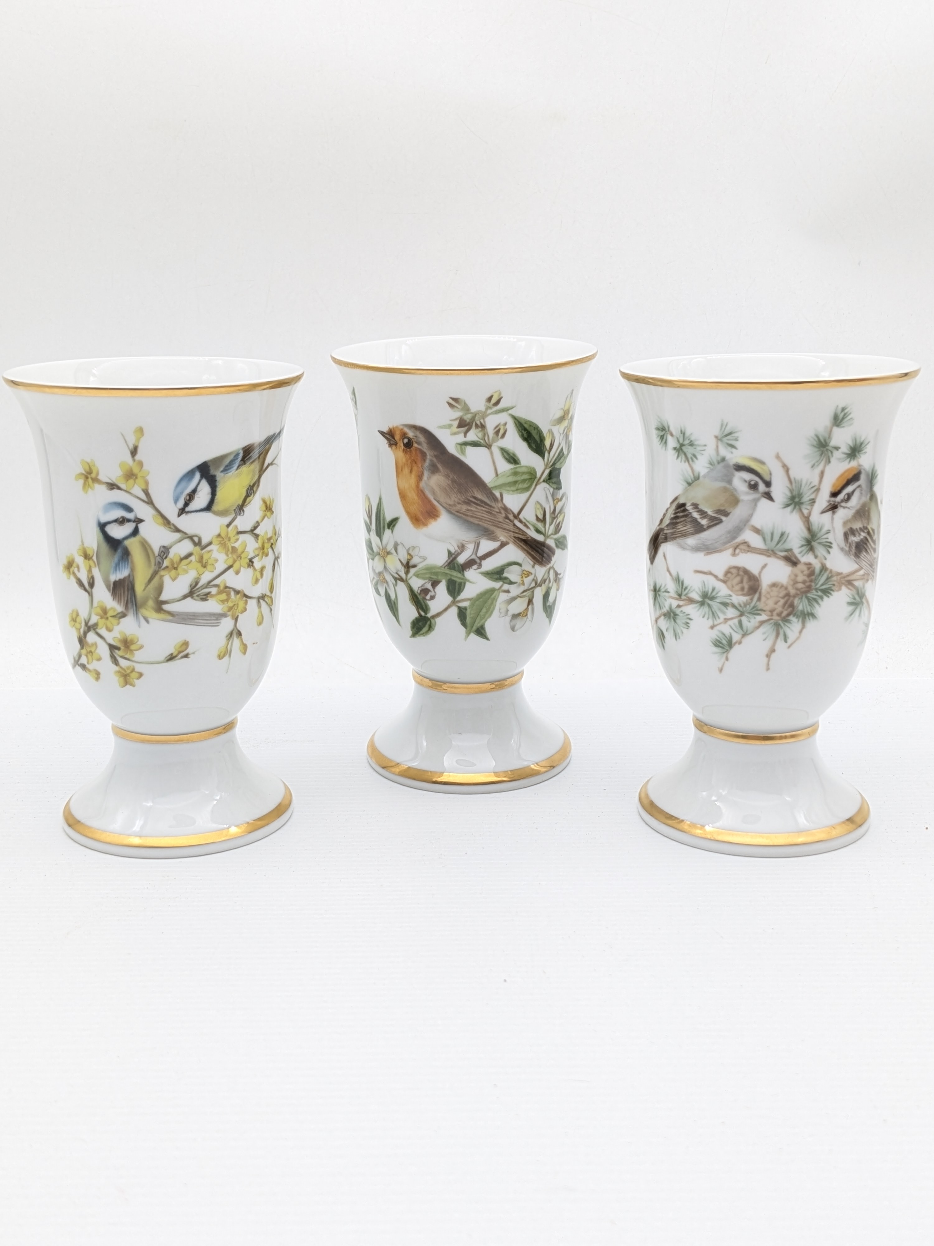 Three Oiseaux Chanteurs de l'Europe [European Songbirds] Limited Edition Franklin Porcelain Vases, 1981 — Lot 058