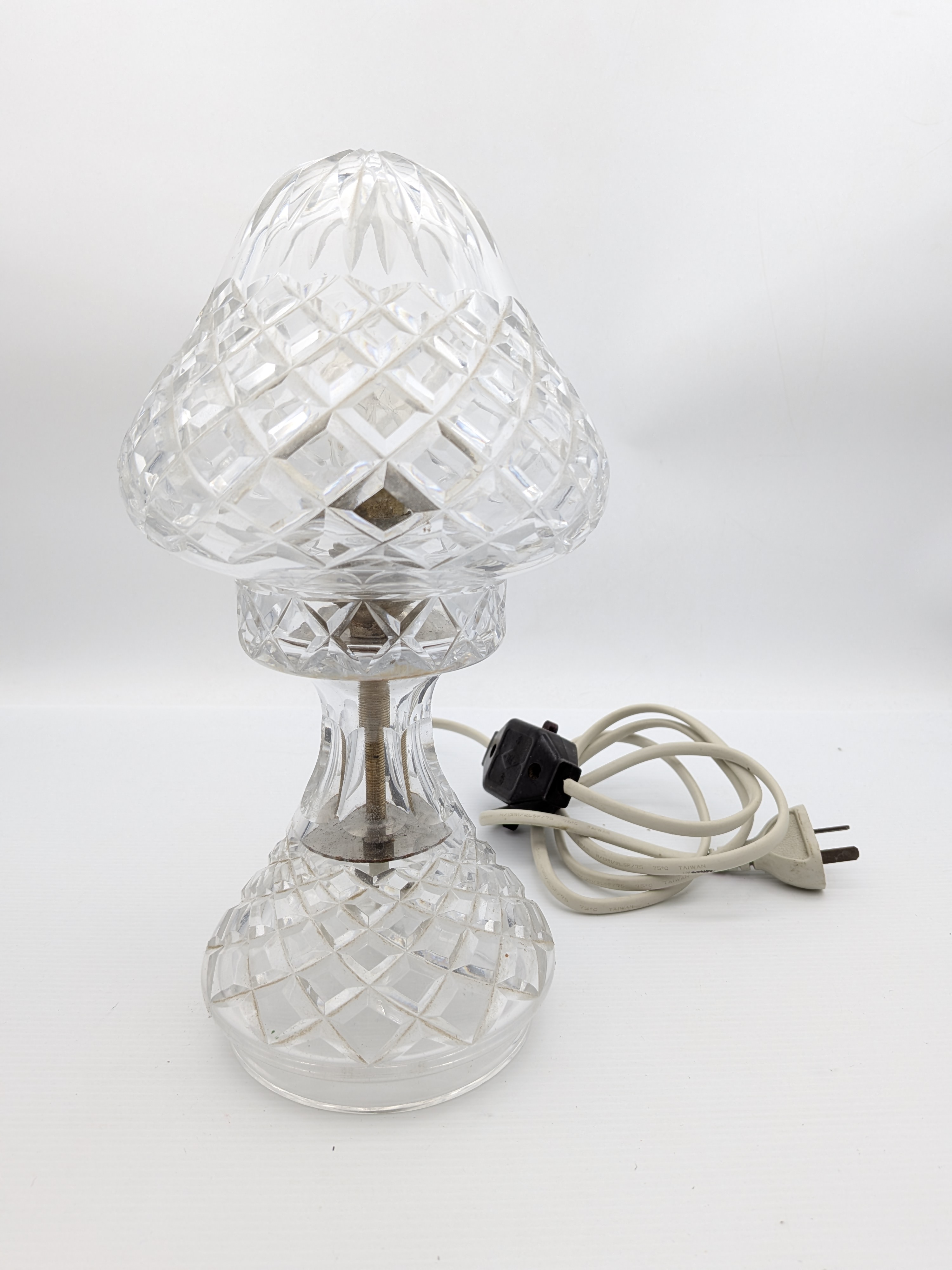 Vintage Cut Crystal Mushroom Table Lamp — Lot 023, photograph 2