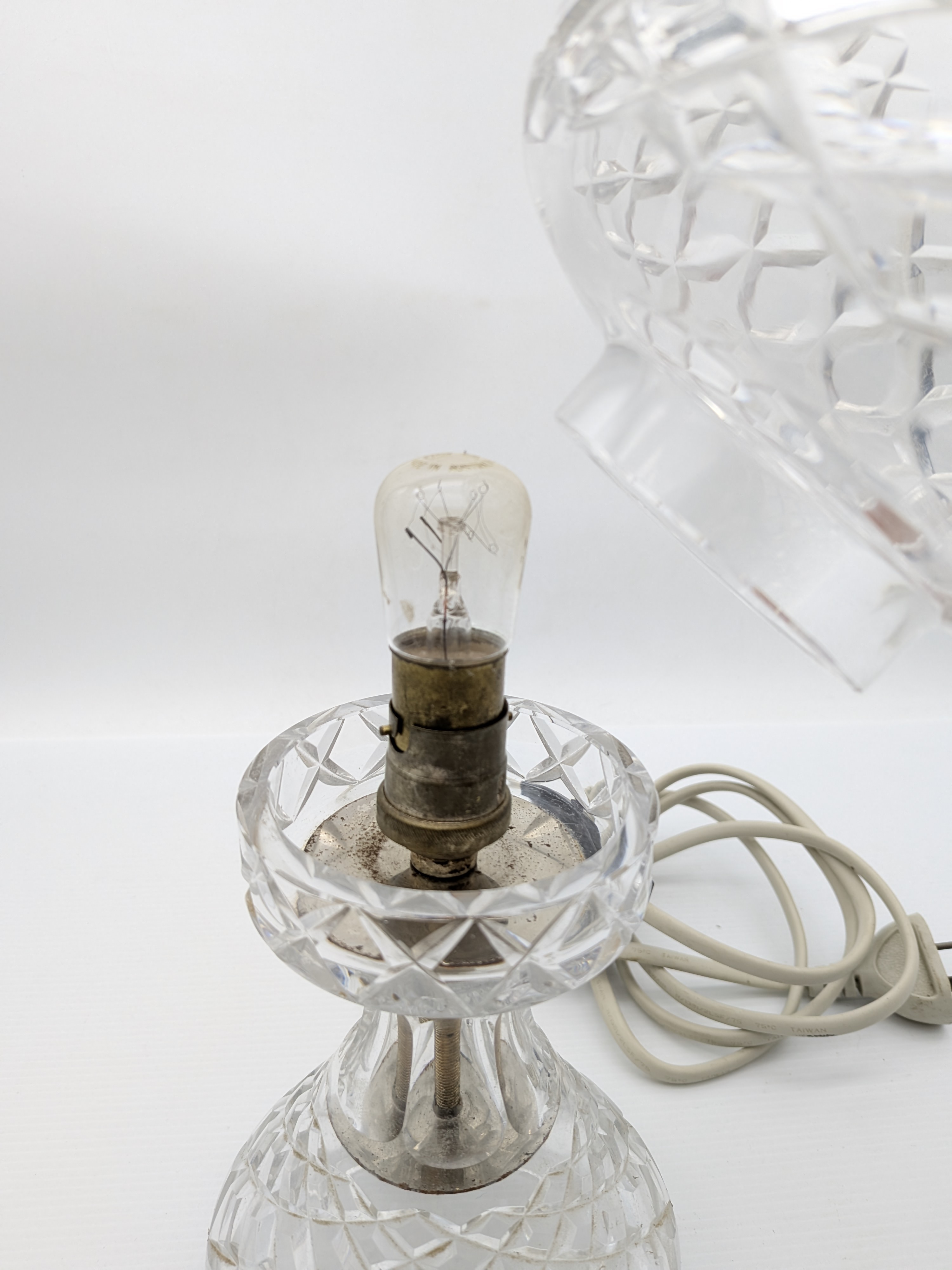 Vintage Cut Crystal Mushroom Table Lamp — Lot 023, photograph 4