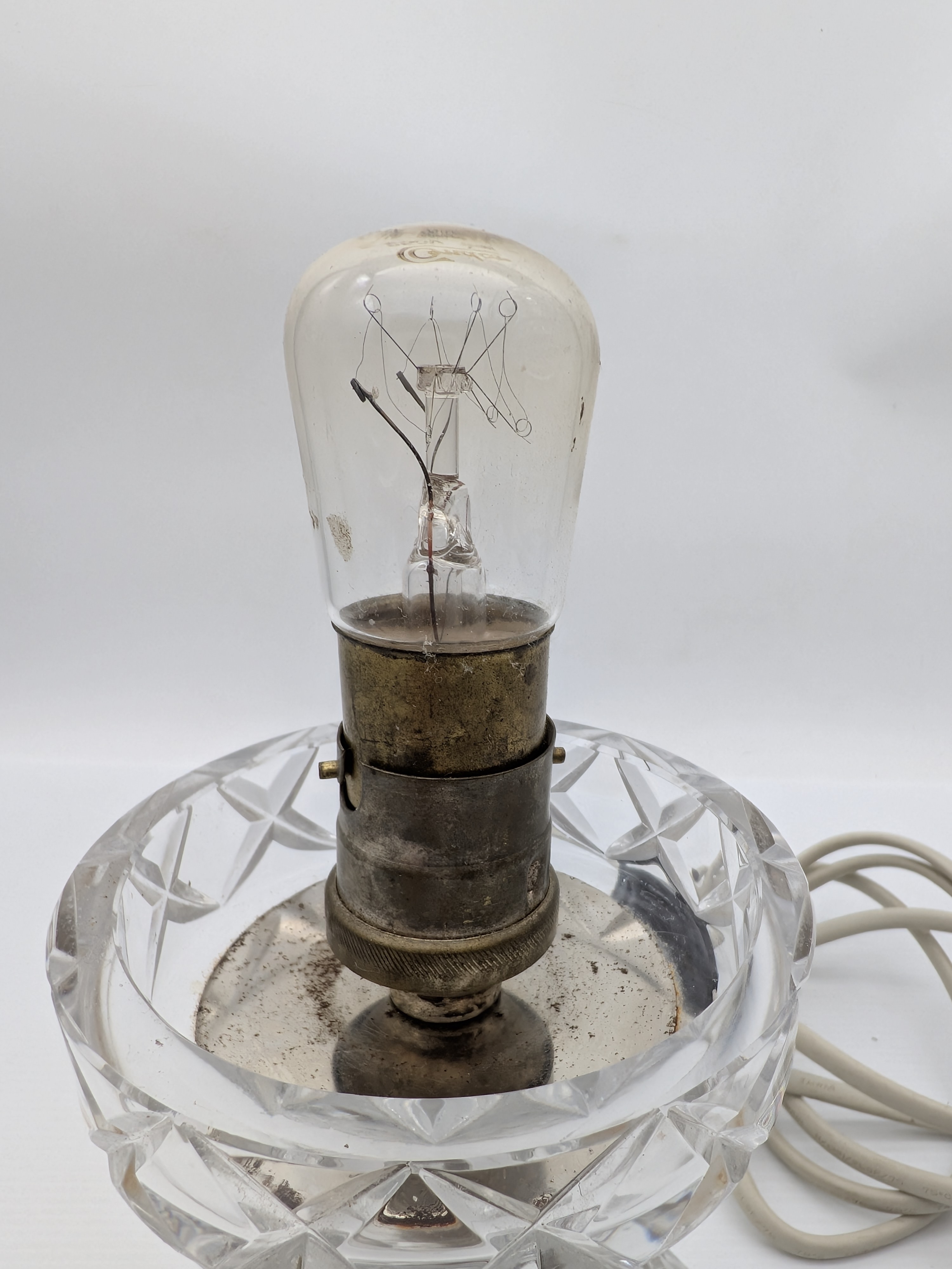 Vintage Cut Crystal Mushroom Table Lamp — Lot 023, photograph 5