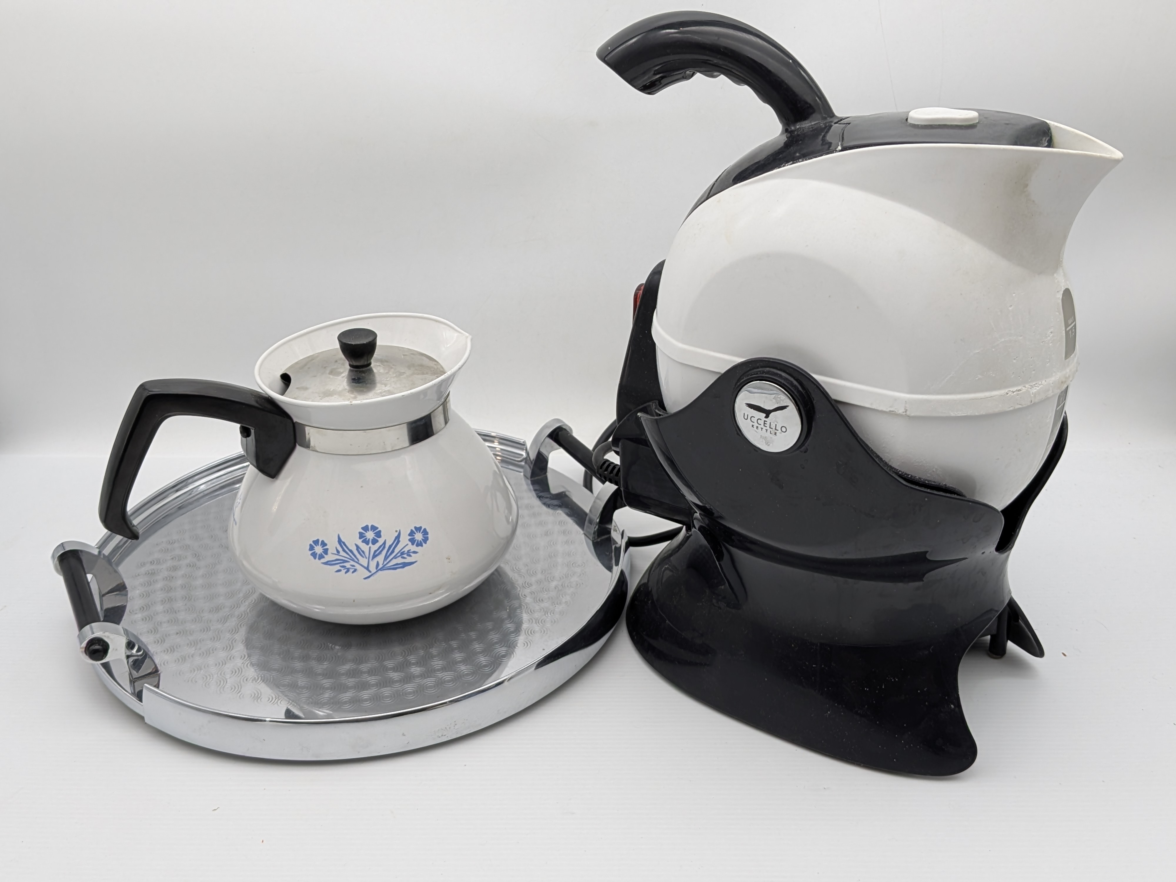Lot of Retro Uccello Kettle and Vintage Teapot with Art Deco Service Tray — Lot 019