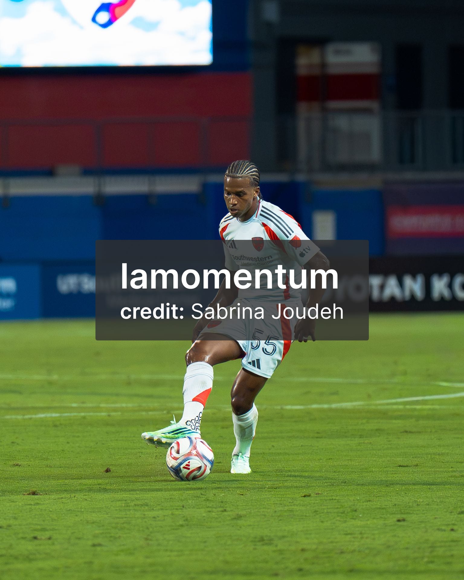 Kaick passes the ball