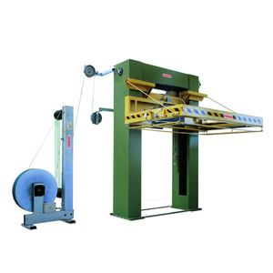 Máquina de cintar horizontal com cinta plástica automática Máquina de cintar horizontal com cinta plástica automática
