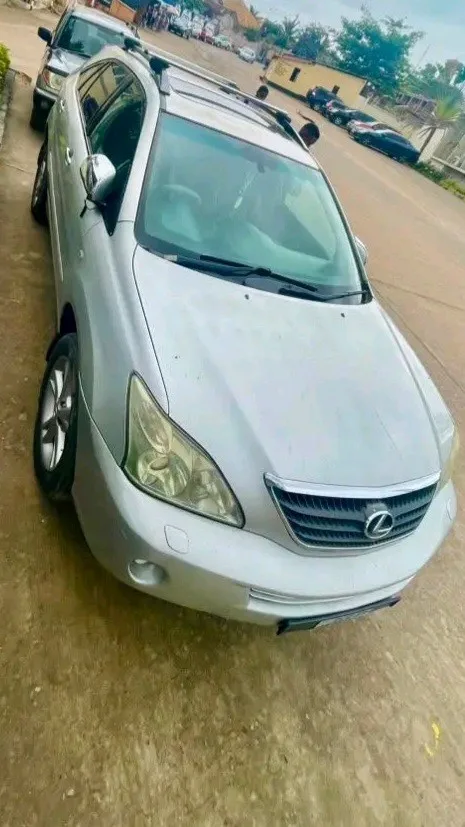 LEXUS