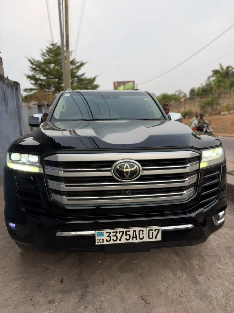Toyota Land Cruiser 300 ZX