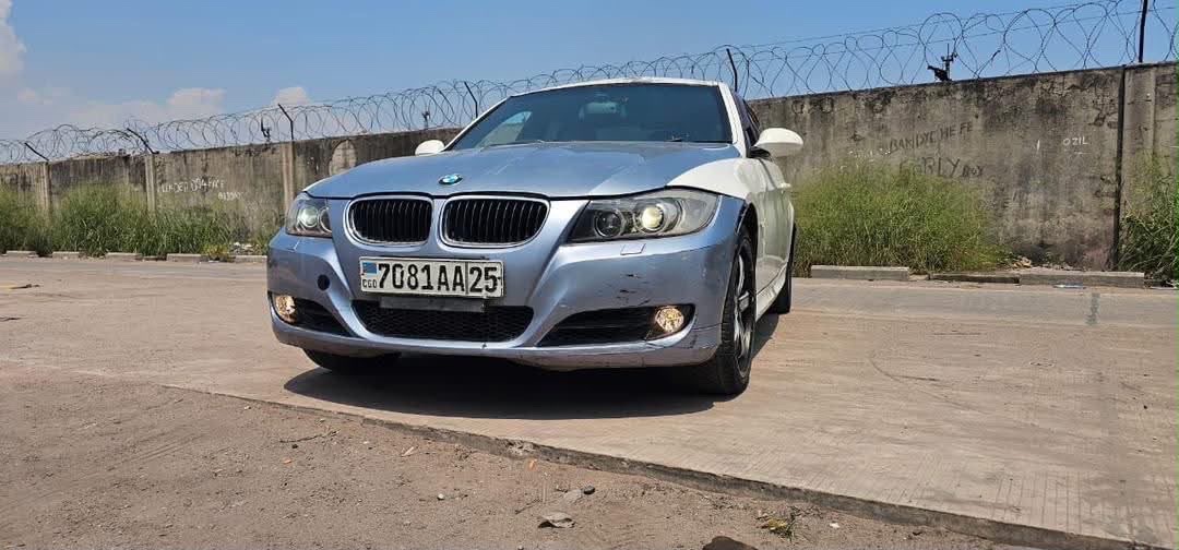 BMW E90 323i