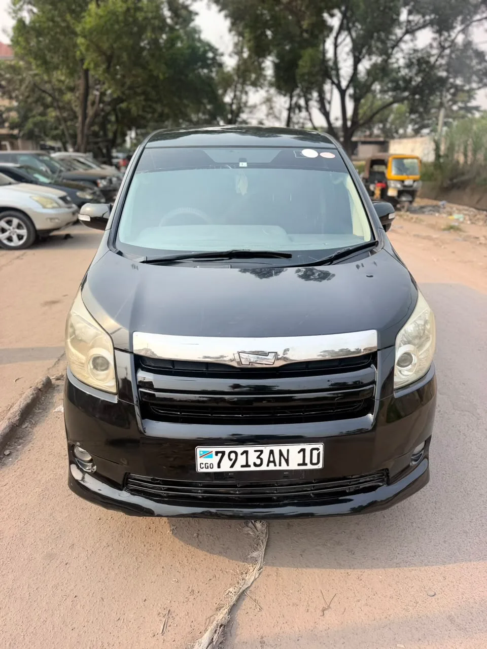 TOYOTA NOAH 3