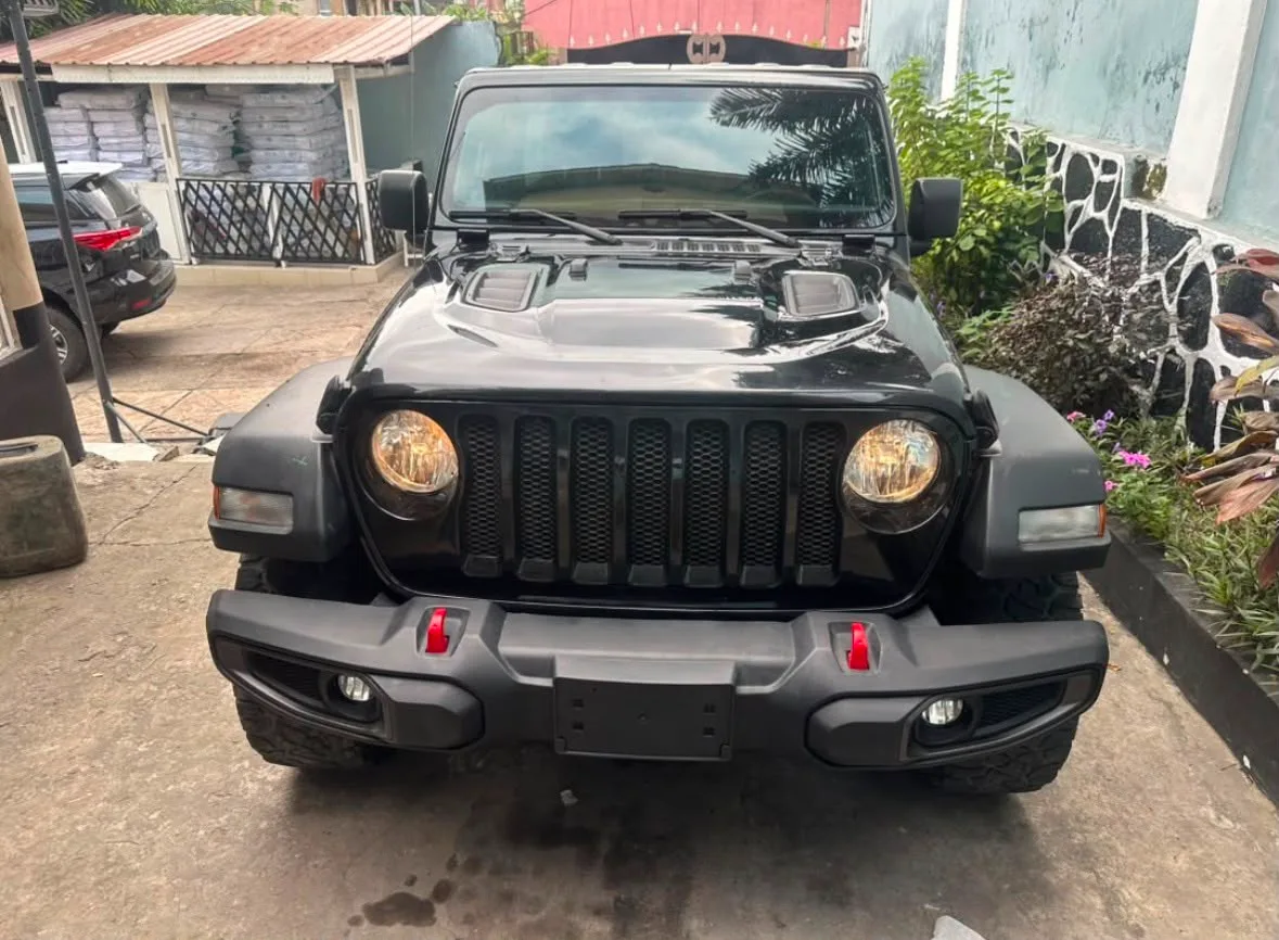 JEEP WRANGLER AUTOMATIQUE ESSENCE ANNÉE 2022