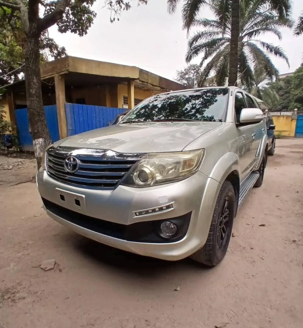 TOYOTA FORTUNER ANNÉE 2015 AUTHENTIQUE.