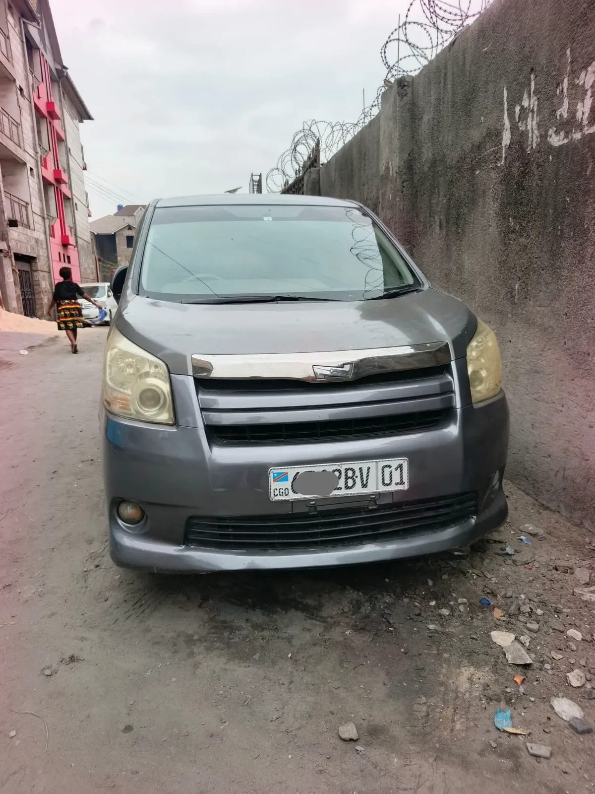 TOYOTA NOAH 3 ANNÉE 2010 OCASSION BON ÉTAT.