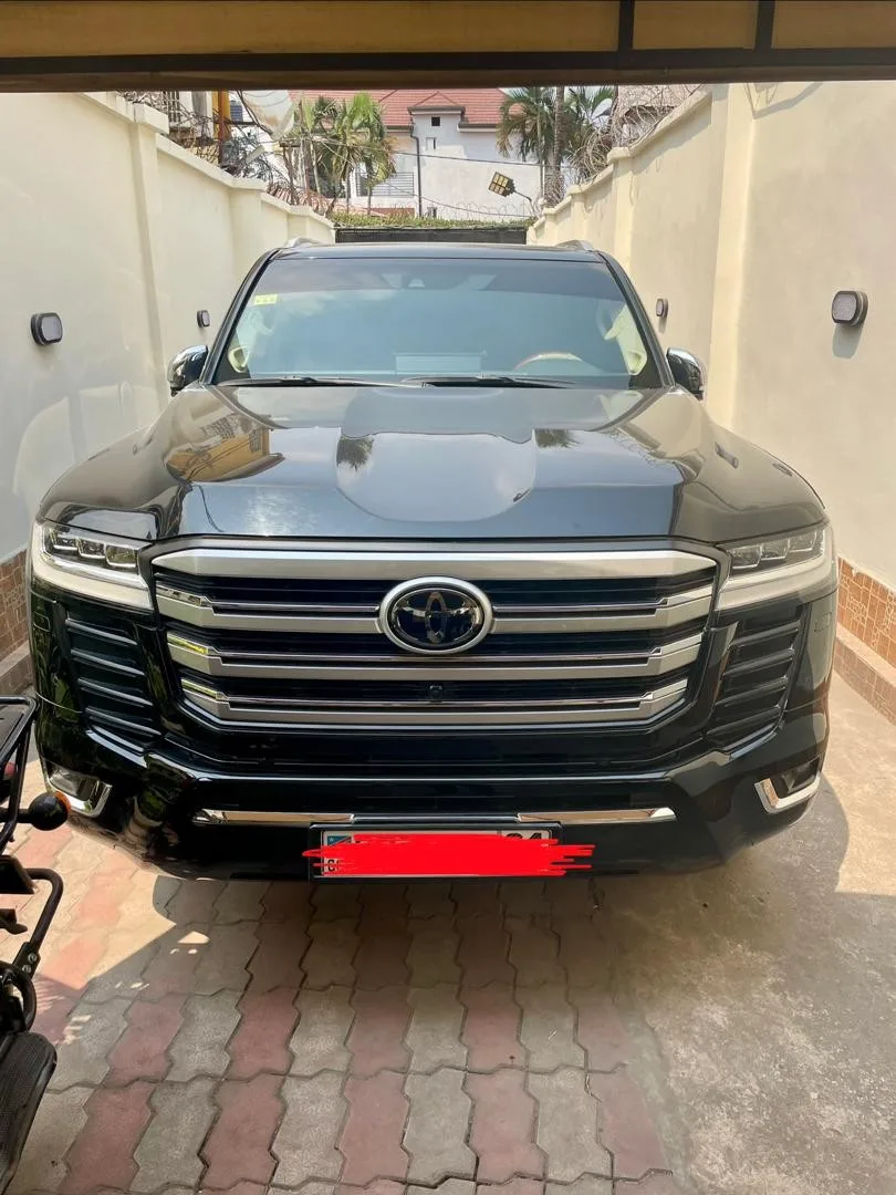 TOYOTA LAND CRUISER.
