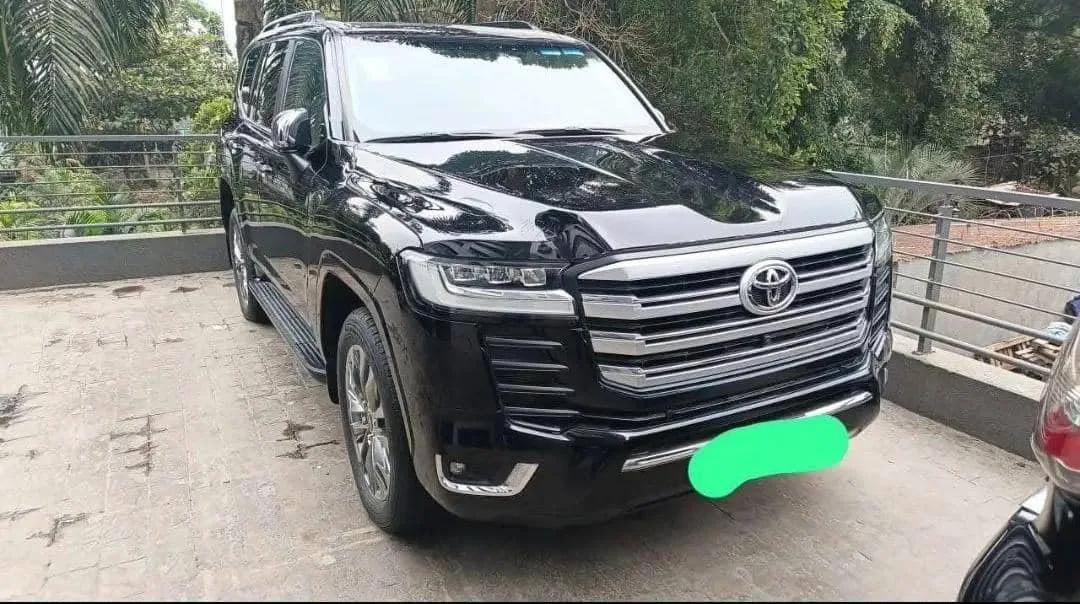 TOYOTA LAND CRUISER.