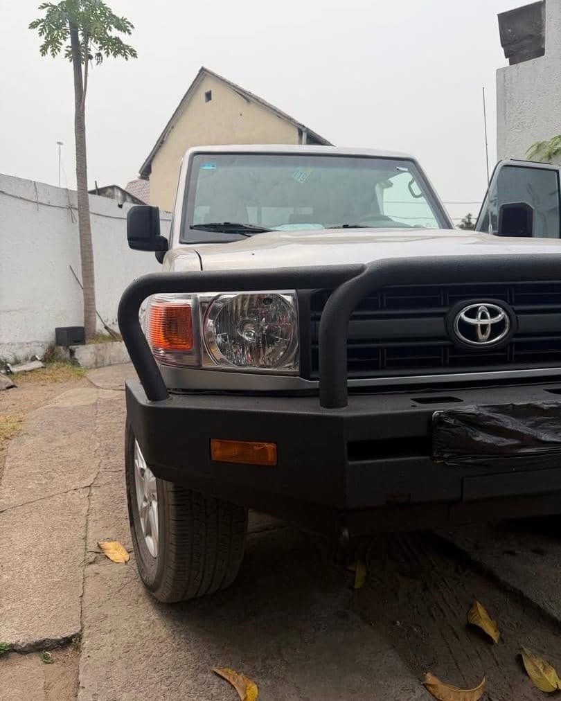 Toyota land cruiser pick