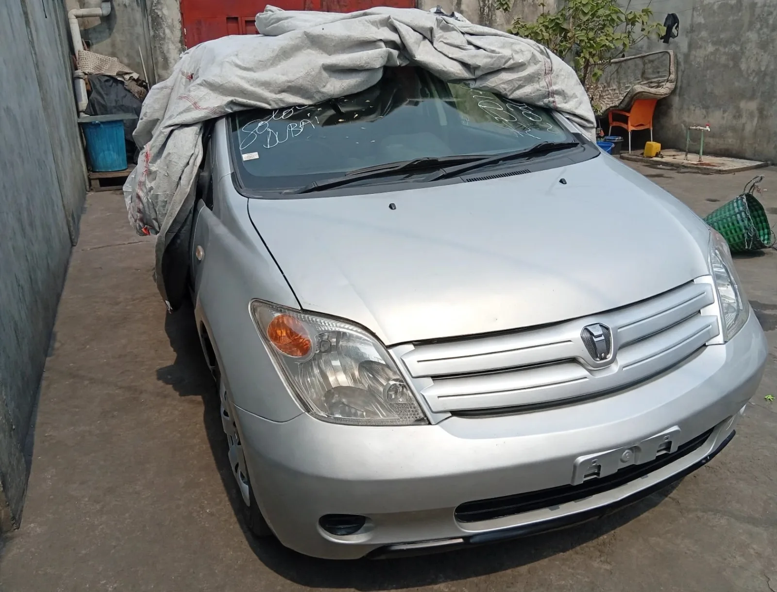 TOYOTA IST.