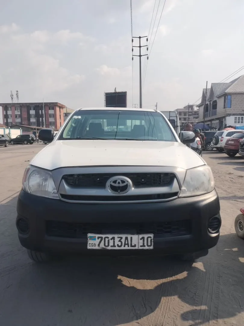 TOYOTA HILUX.