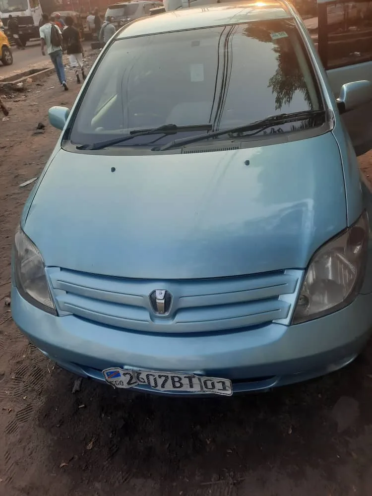 TOYOTA IST