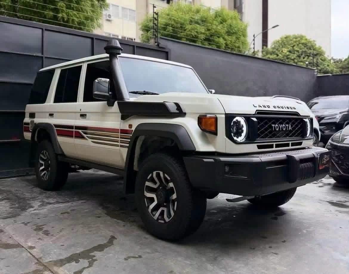Toyota land cruiser LX V8