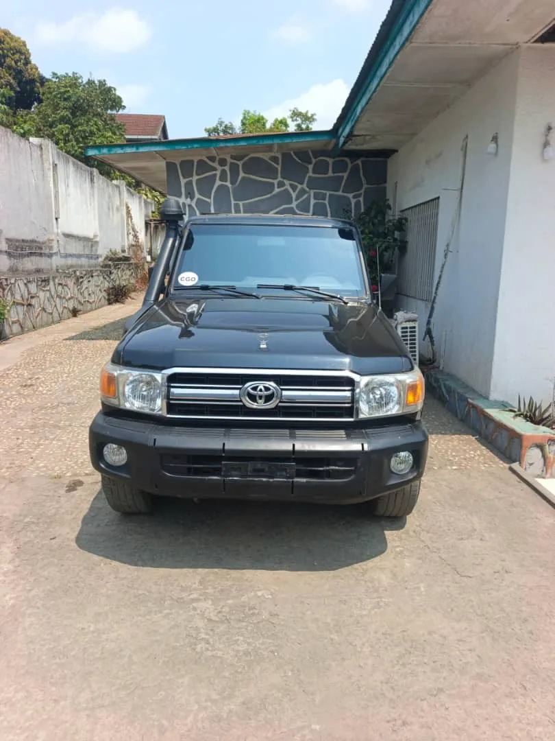 TOYOTA LAND CRUISER