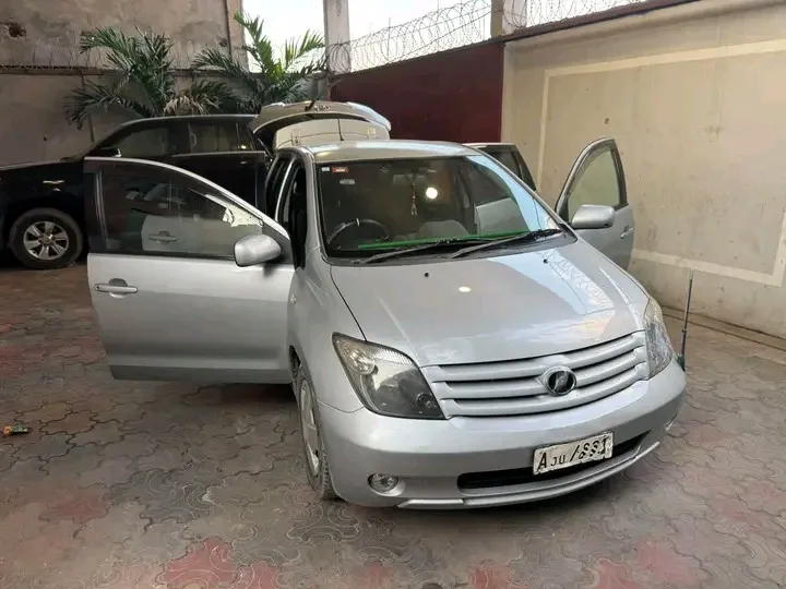 TOYOTA IST