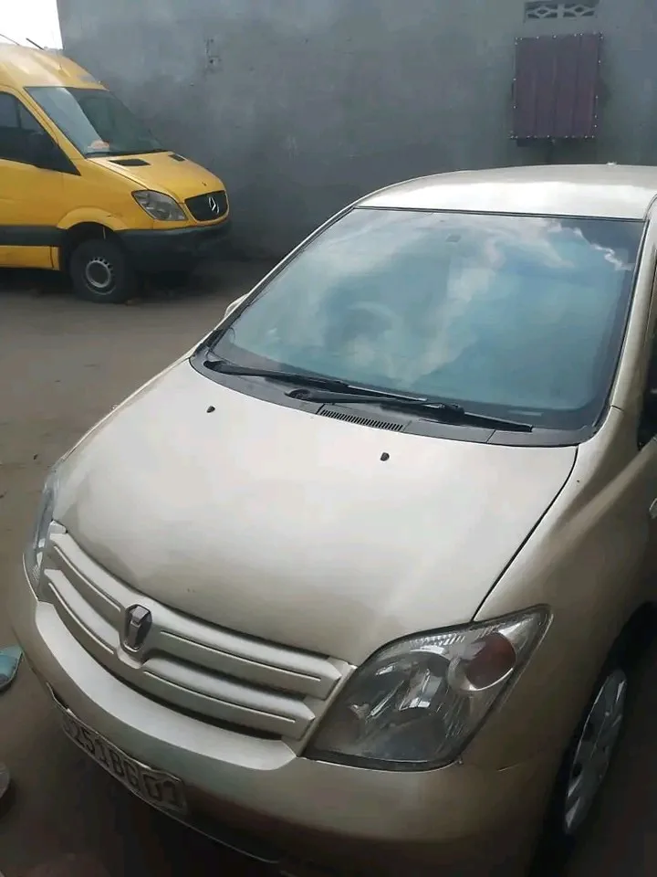 TOYOTA IST
