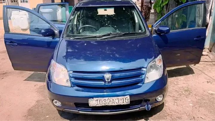 TOYOTA IST