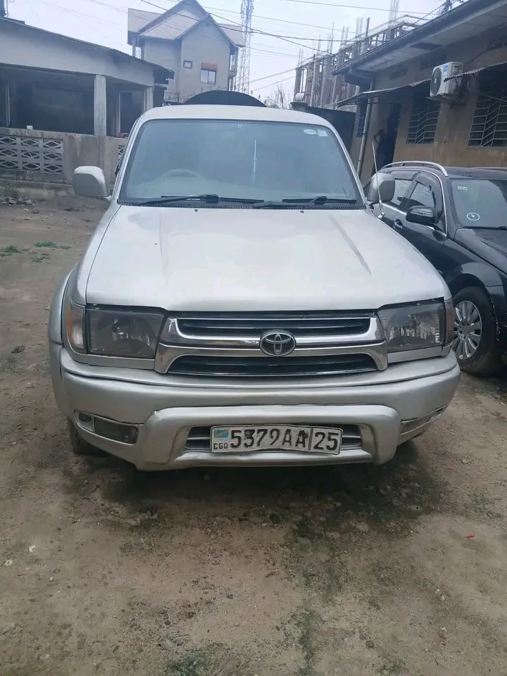 TOYOTA HILUX SURF