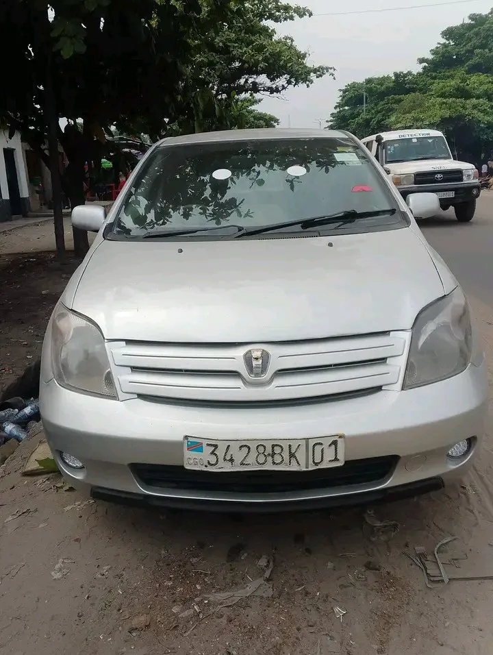 TOYOTA IST ANCIEN