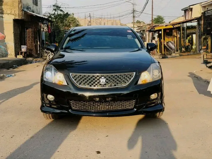 TOYOTA CROWN ATHLETE