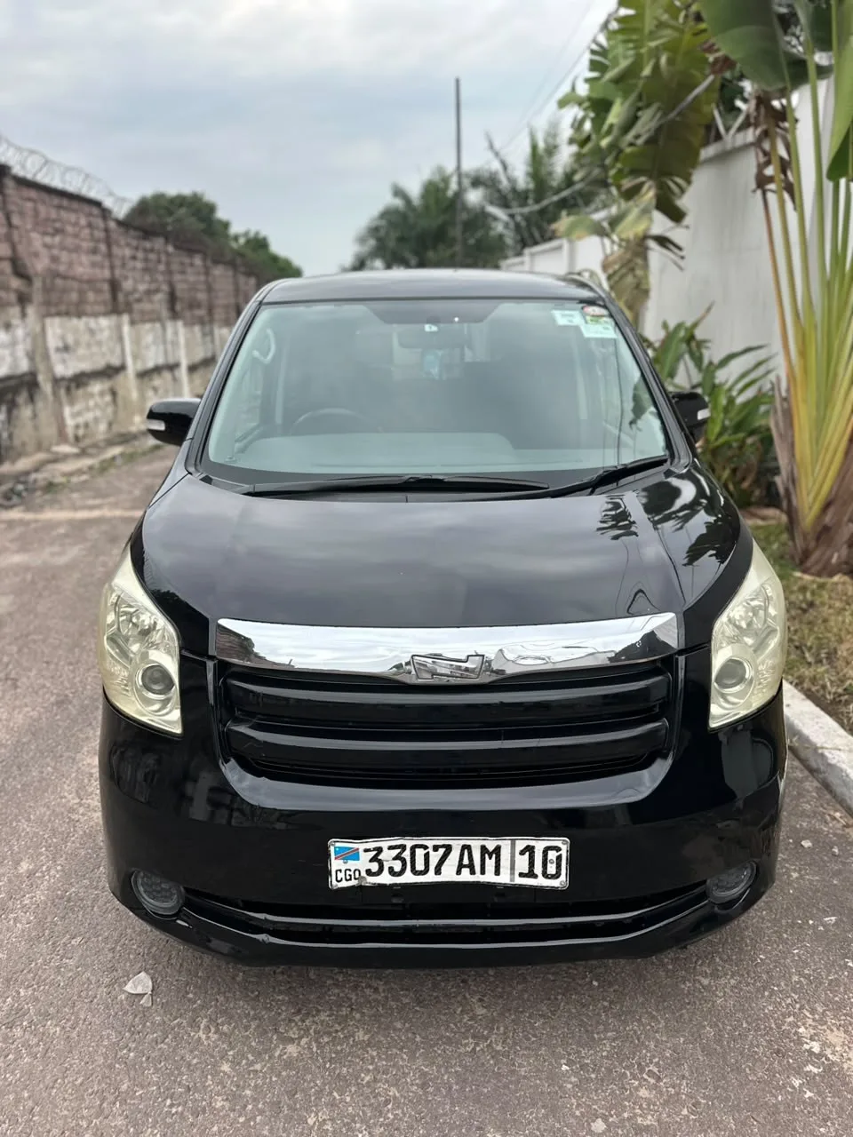 Toyota Noah 3
