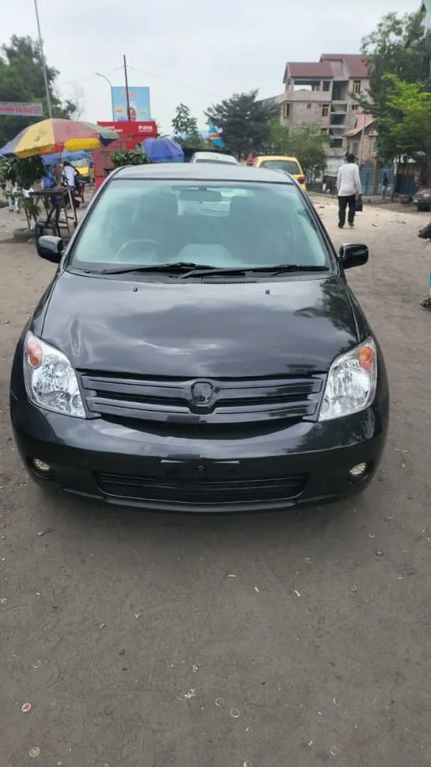 TOYOTA IST.