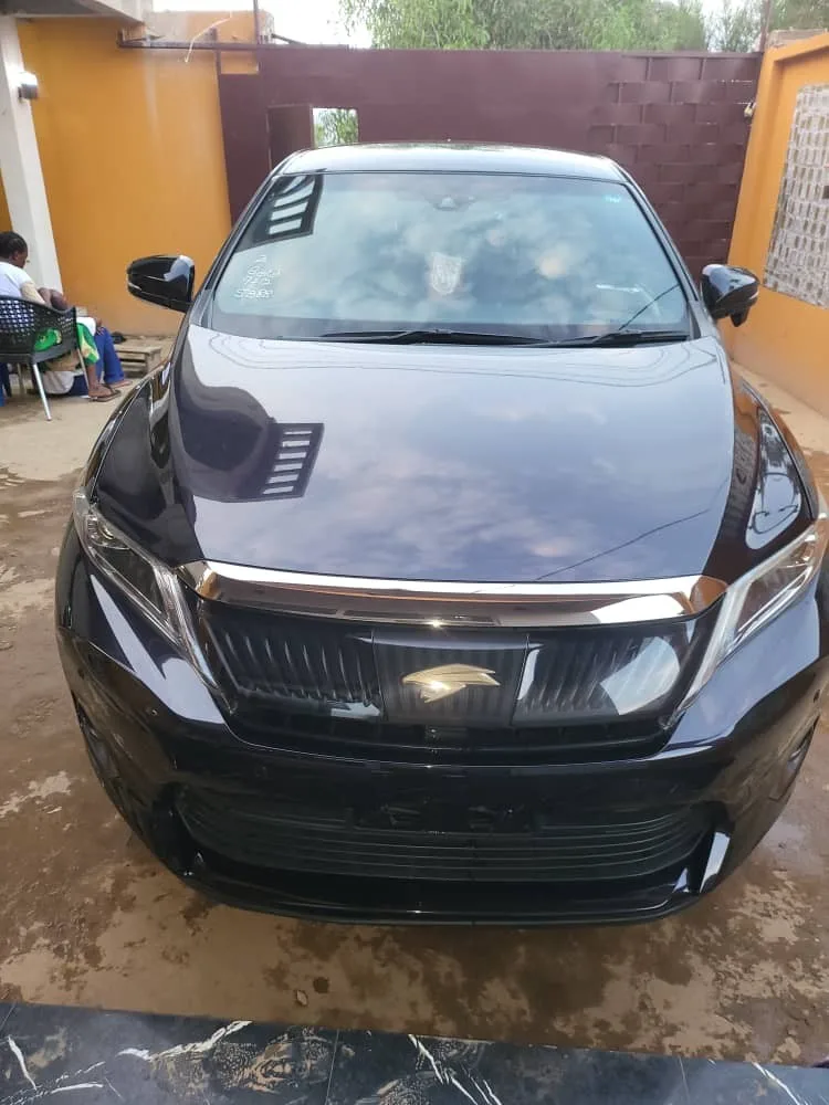 TOYOTA HARRIER.