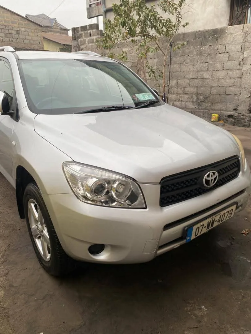TOYOTA RAV4.